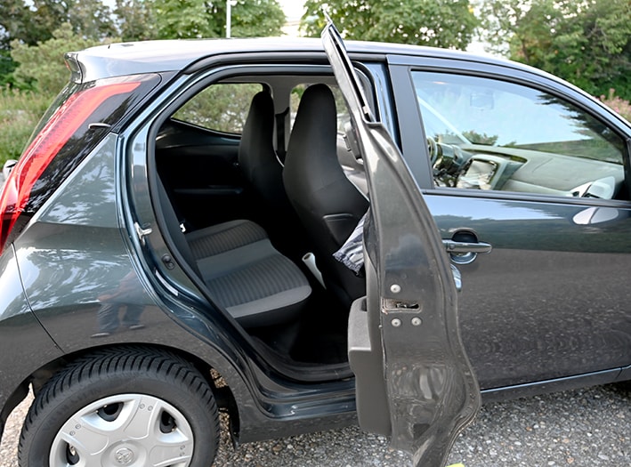 TOYOTA 1.0 VVT-i Limited Blue-image-2