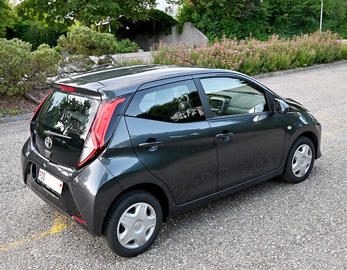 TOYOTA 1.0 VVT-i Limited Blue-image-3