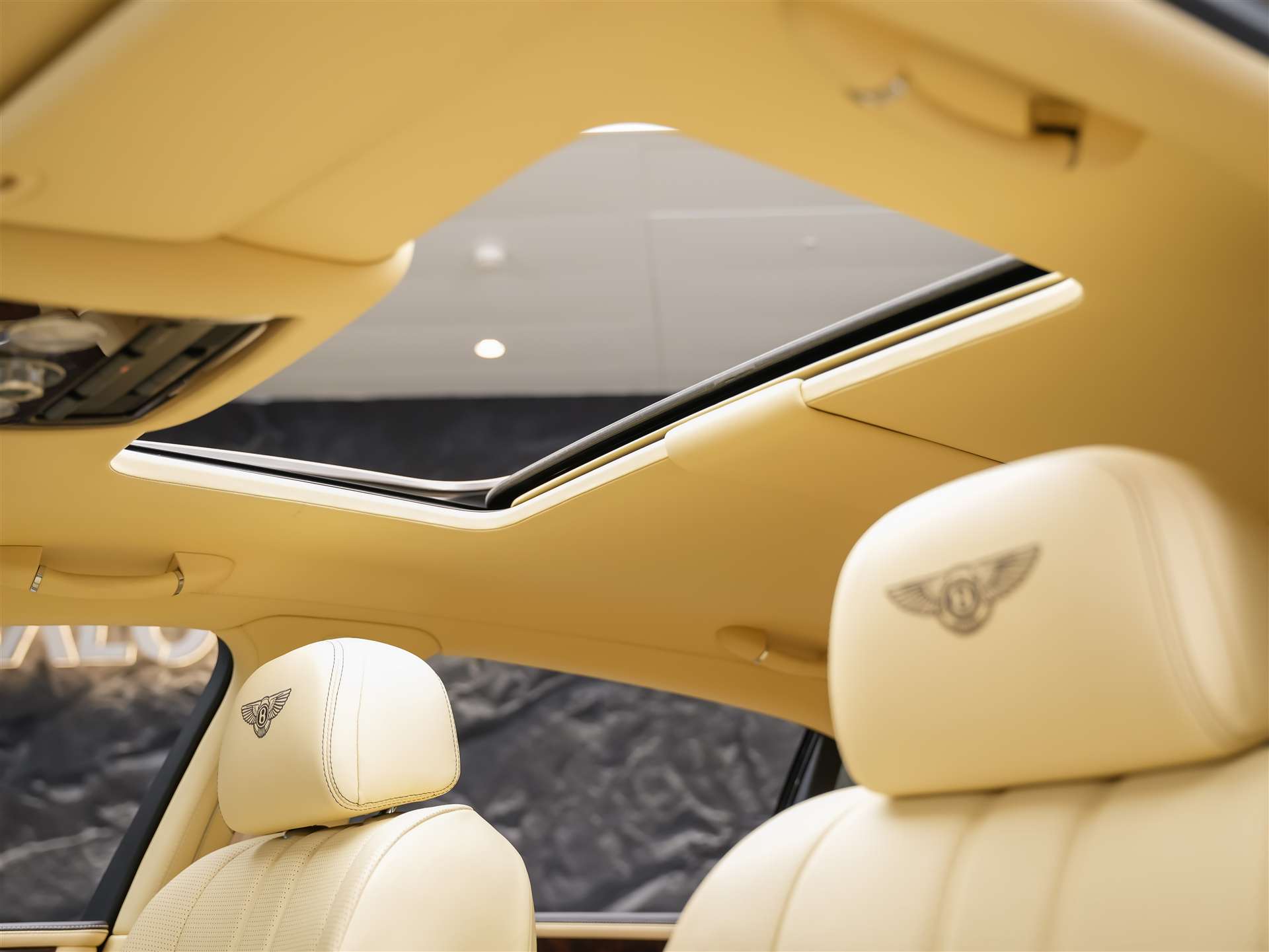 BENTLEY Flying Spur *Panorama*Massage*Sitzlüftung*-image-11