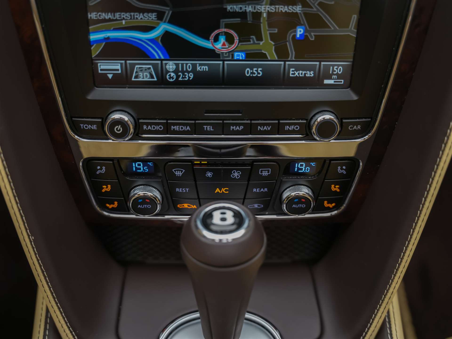 BENTLEY Flying Spur *Panorama*Massage*Sitzlüftung*-image-29