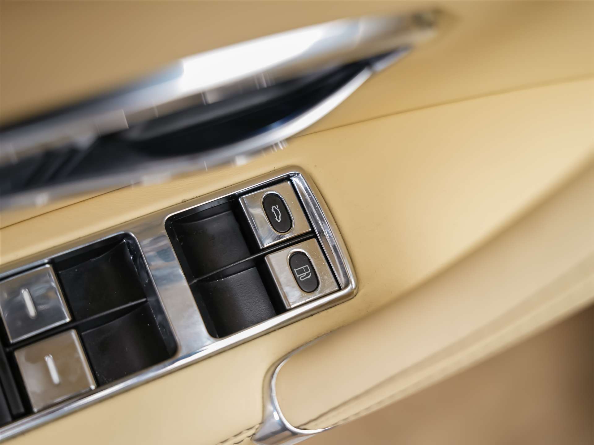 BENTLEY Flying Spur *Panorama*Massage*Sitzlüftung*-image-34