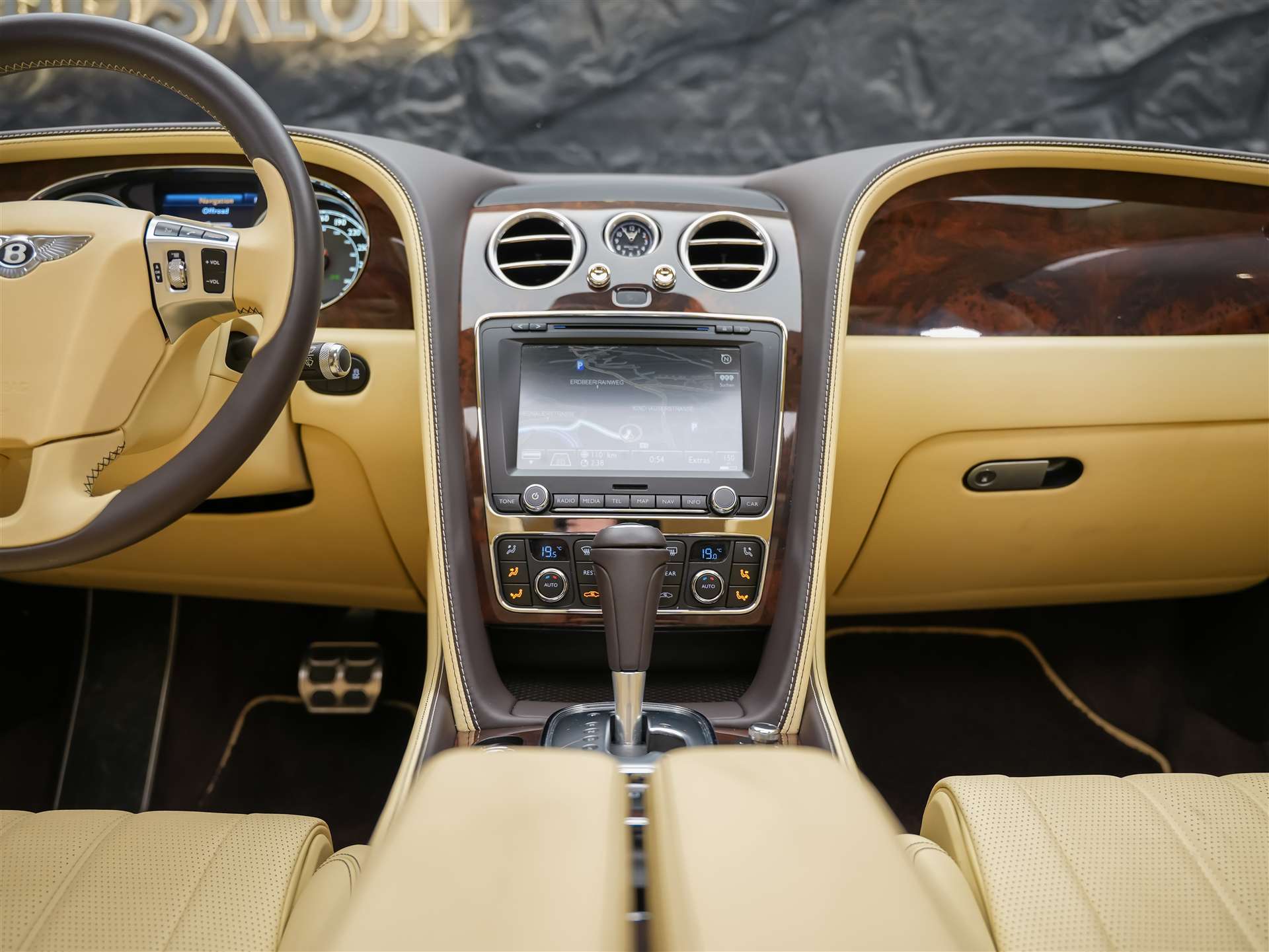 BENTLEY Flying Spur *Panorama*Massage*Sitzlüftung*-image-24