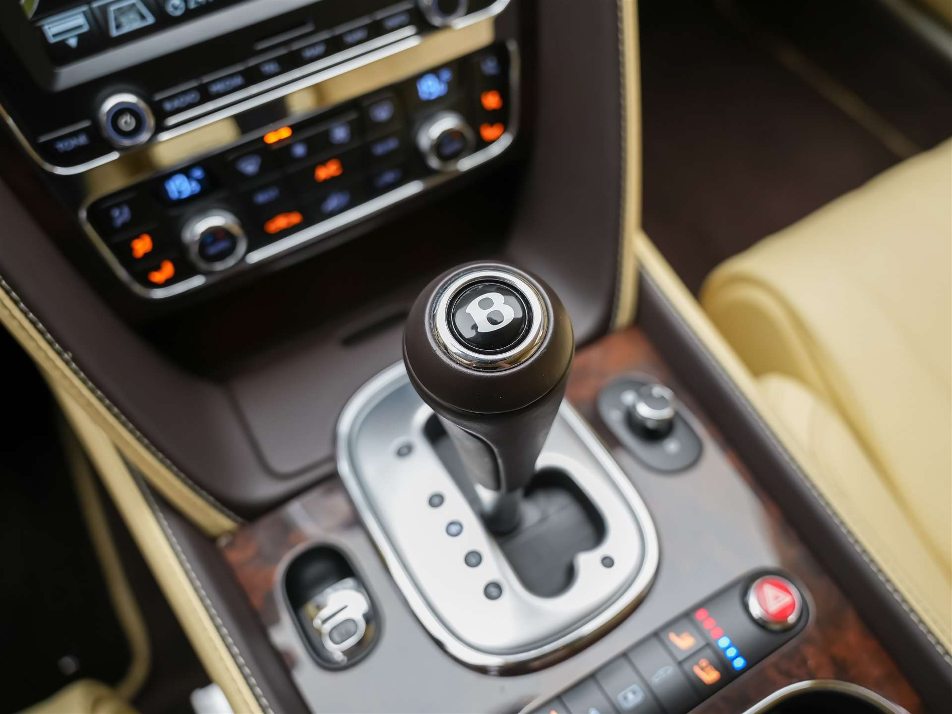 BENTLEY Flying Spur *Panorama*Massage*Sitzlüftung*-image-26