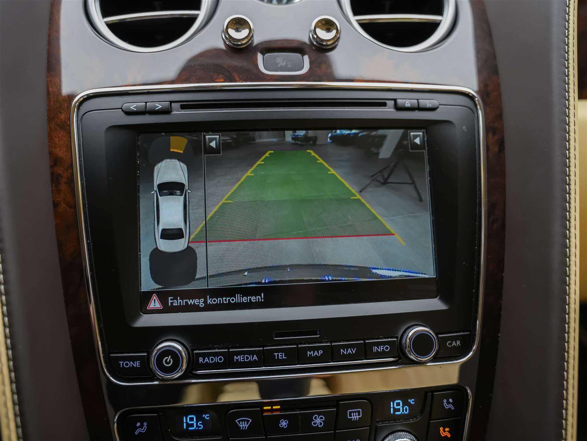 BENTLEY Flying Spur *Panorama*Massage*Sitzlüftung*-image-42