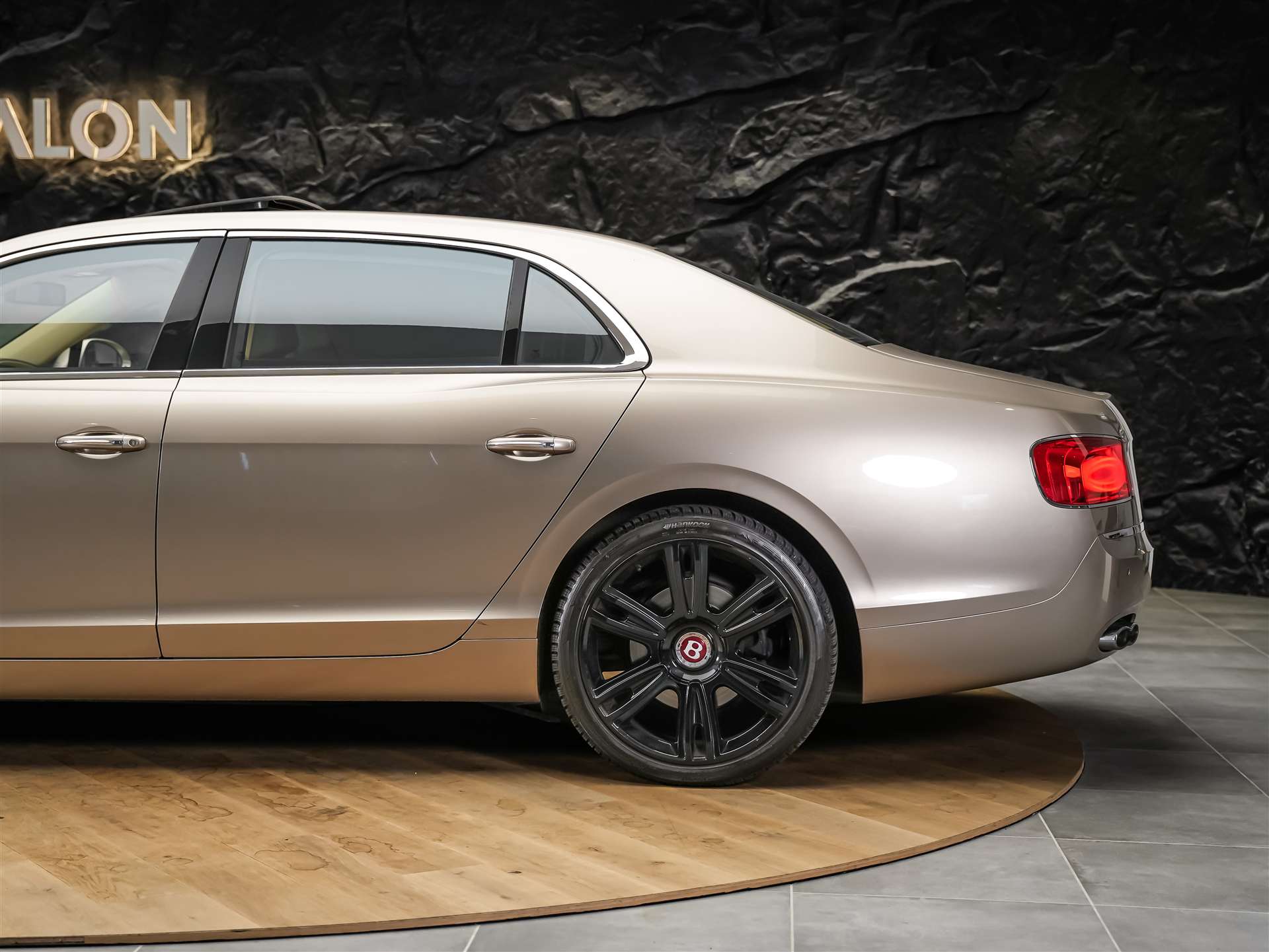 BENTLEY Flying Spur *Panorama*Massage*Sitzlüftung*-image-21