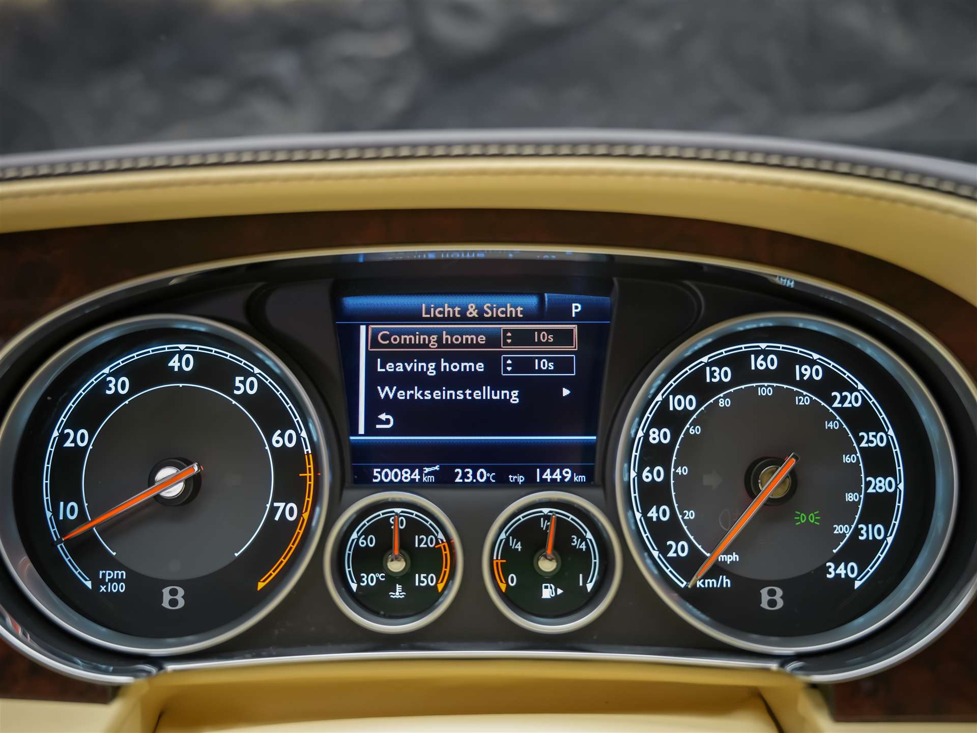 BENTLEY Flying Spur *Panorama*Massage*Sitzlüftung*-image-41