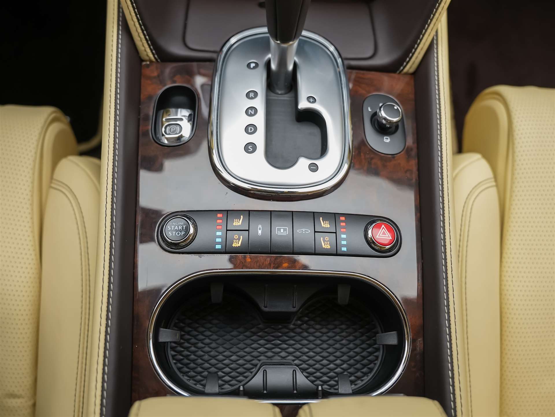 BENTLEY Flying Spur *Panorama*Massage*Sitzlüftung*-image-27
