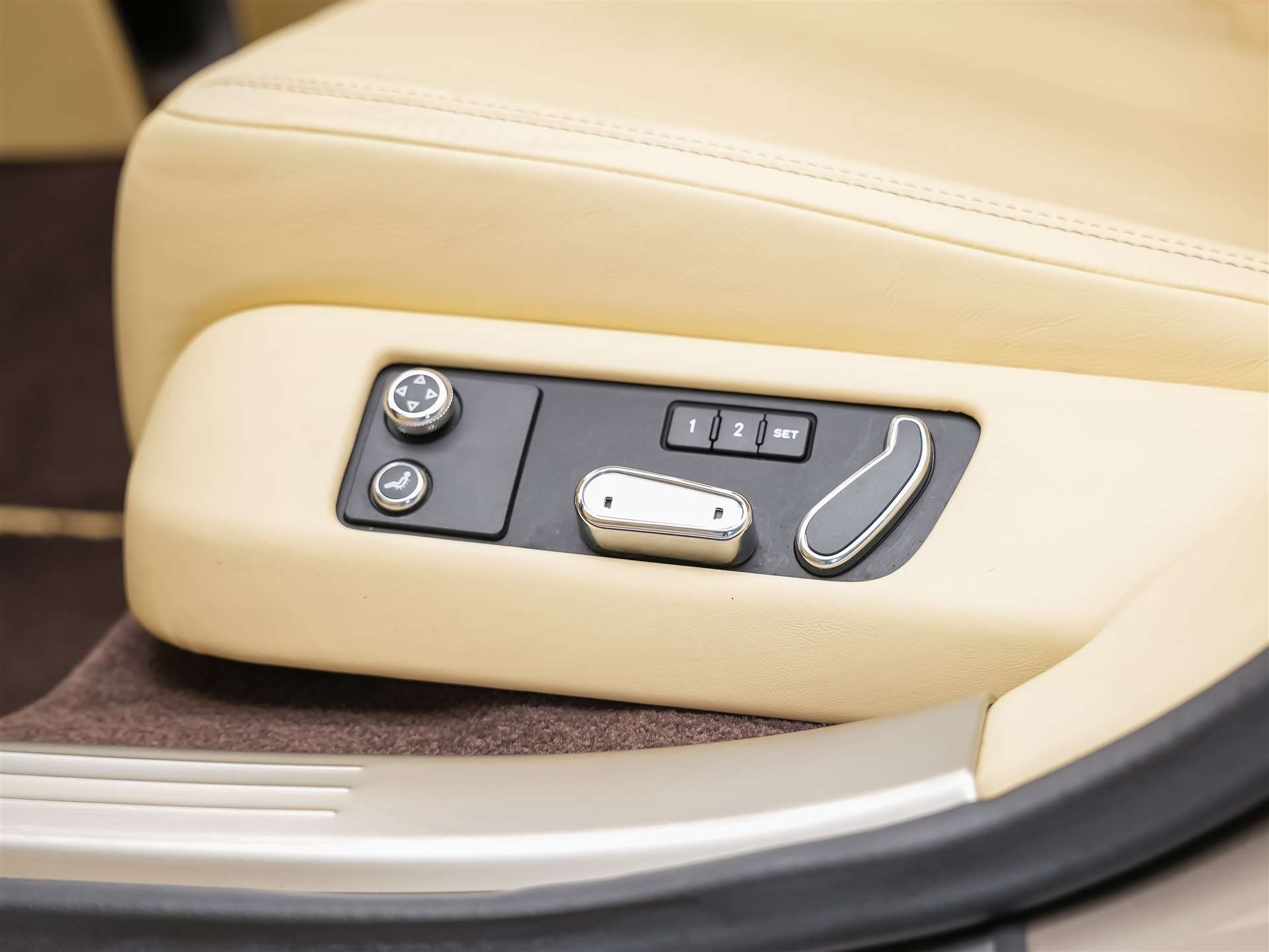 BENTLEY Flying Spur *Panorama*Massage*Sitzlüftung*-image-17