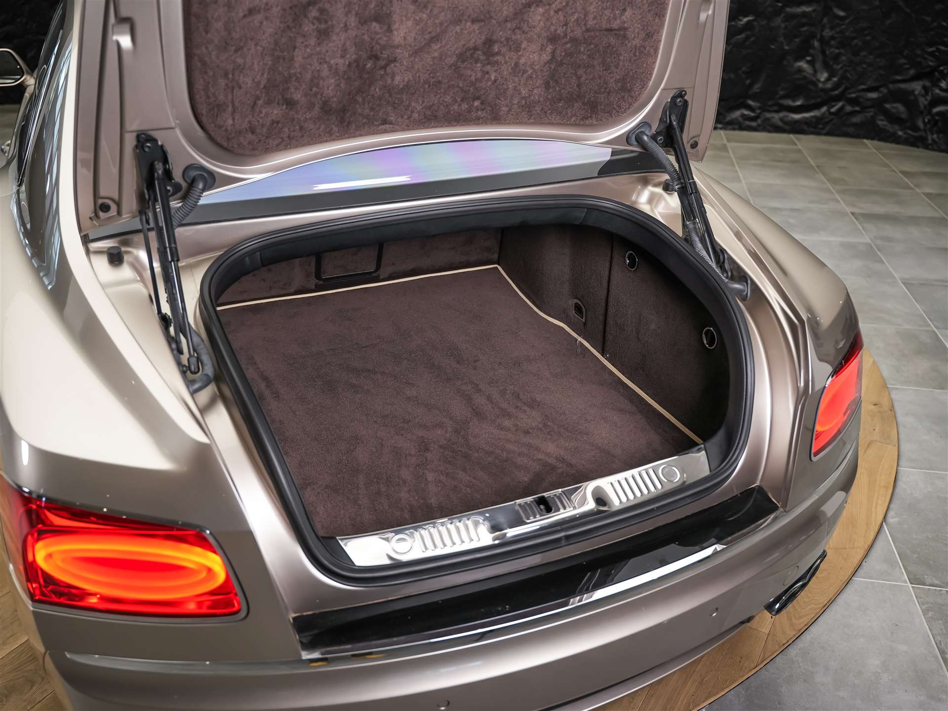 BENTLEY Flying Spur *Panorama*Massage*Sitzlüftung*-image-44