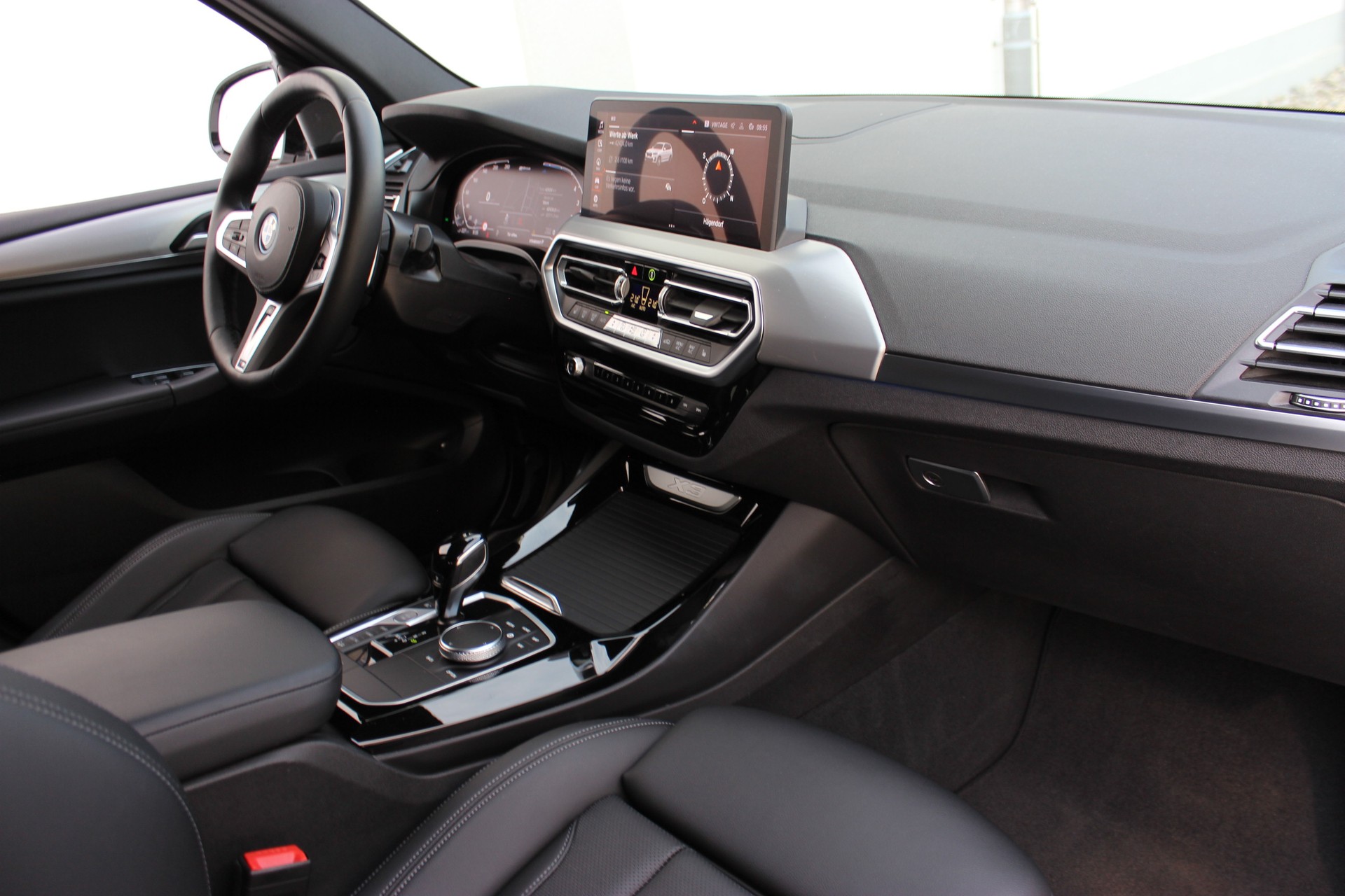 BMW X3 xDrive 30e M Sport-showroom-element-1