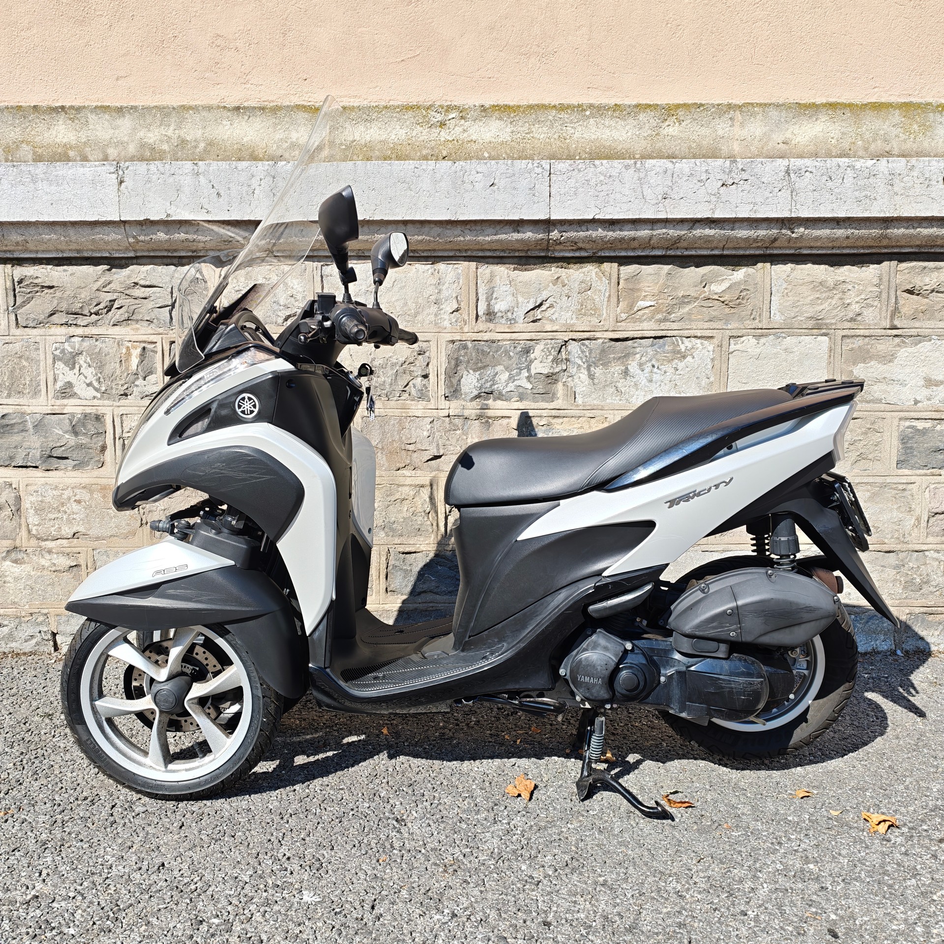 YAMAHA Tricity MW 125 UBS-showroom-element-2