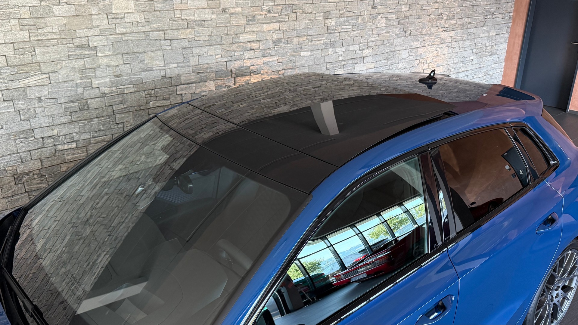 AUDI RS3 Sportback 2.5 TSI quattro S-tronic "Ascariblaumetallic"-image-9