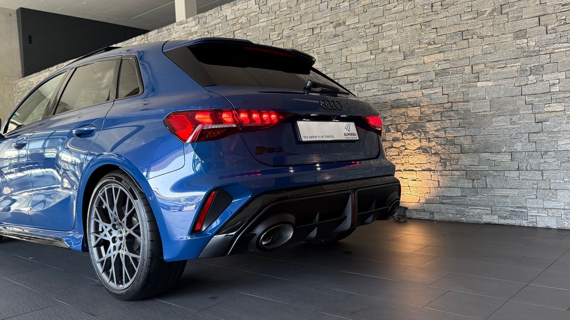 AUDI RS3 Sportback 2.5 TSI quattro S-tronic "Ascariblaumetallic"-image-11