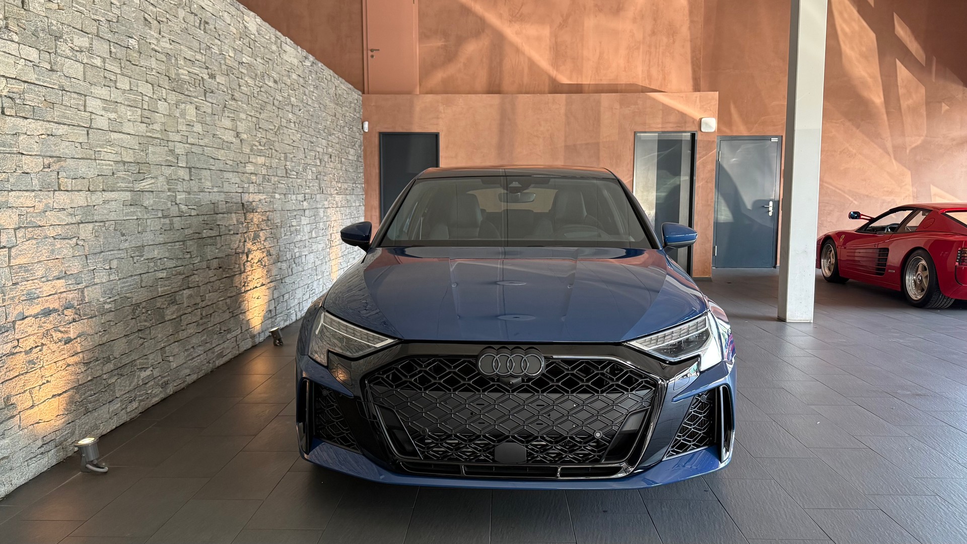 AUDI RS3 Sportback 2.5 TSI quattro S-tronic "Ascariblaumetallic"-showroom-element-2