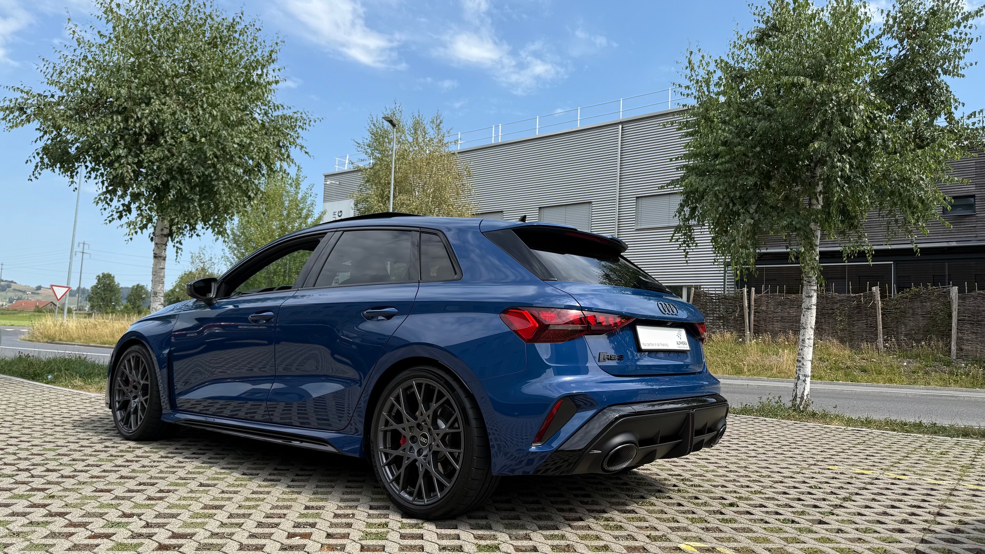 AUDI RS3 Sportback 2.5 TSI quattro S-tronic "Ascariblaumetallic"-image-13