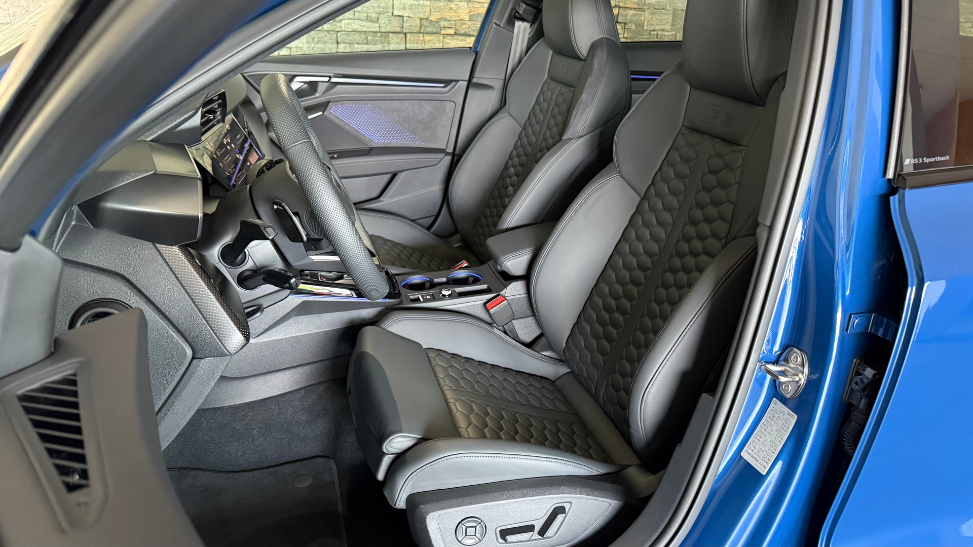 AUDI RS3 Sportback 2.5 TSI quattro S-tronic "Ascariblaumetallic"-image-17