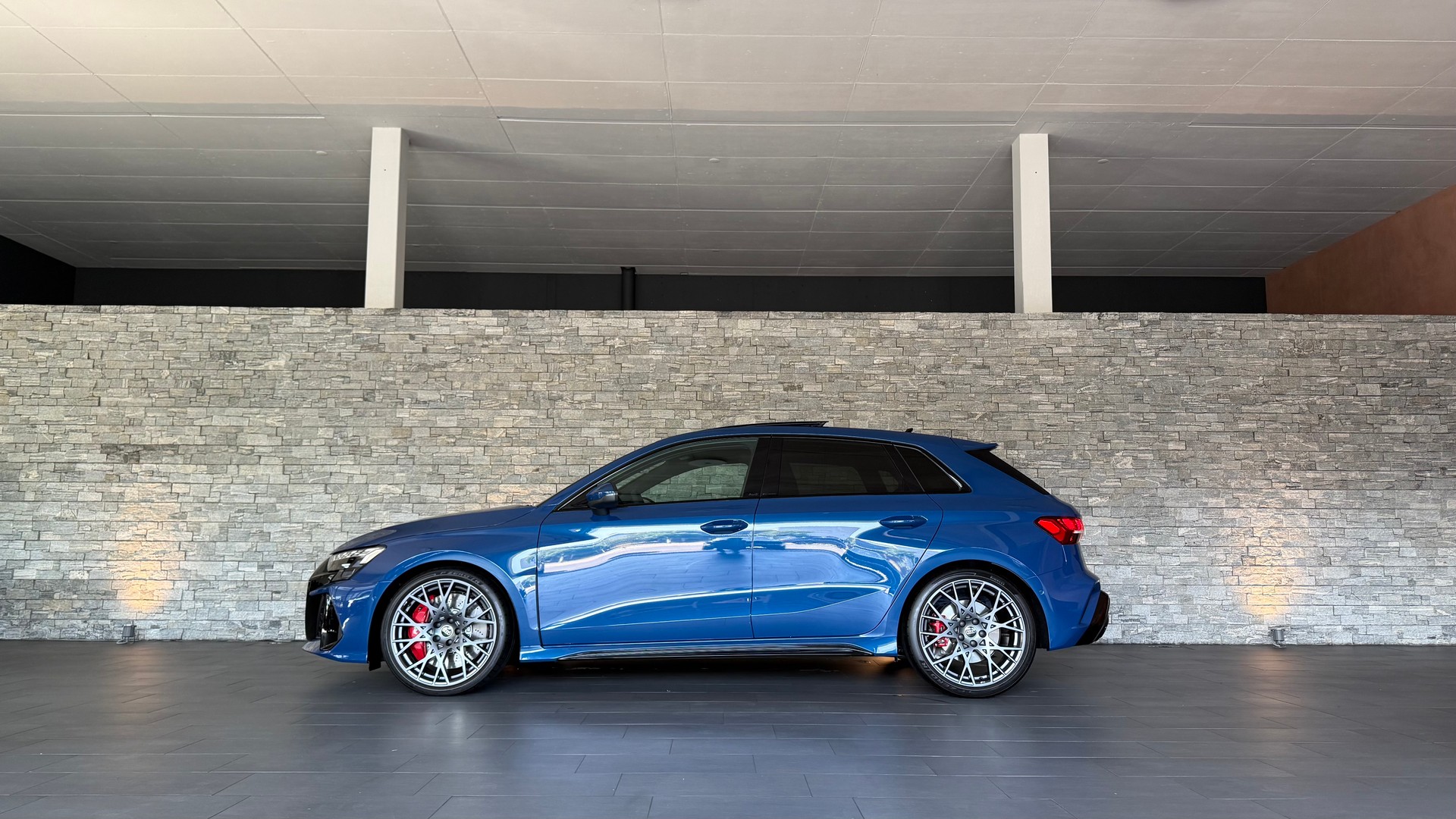 AUDI RS3 Sportback 2.5 TSI quattro S-tronic "Ascariblaumetallic"