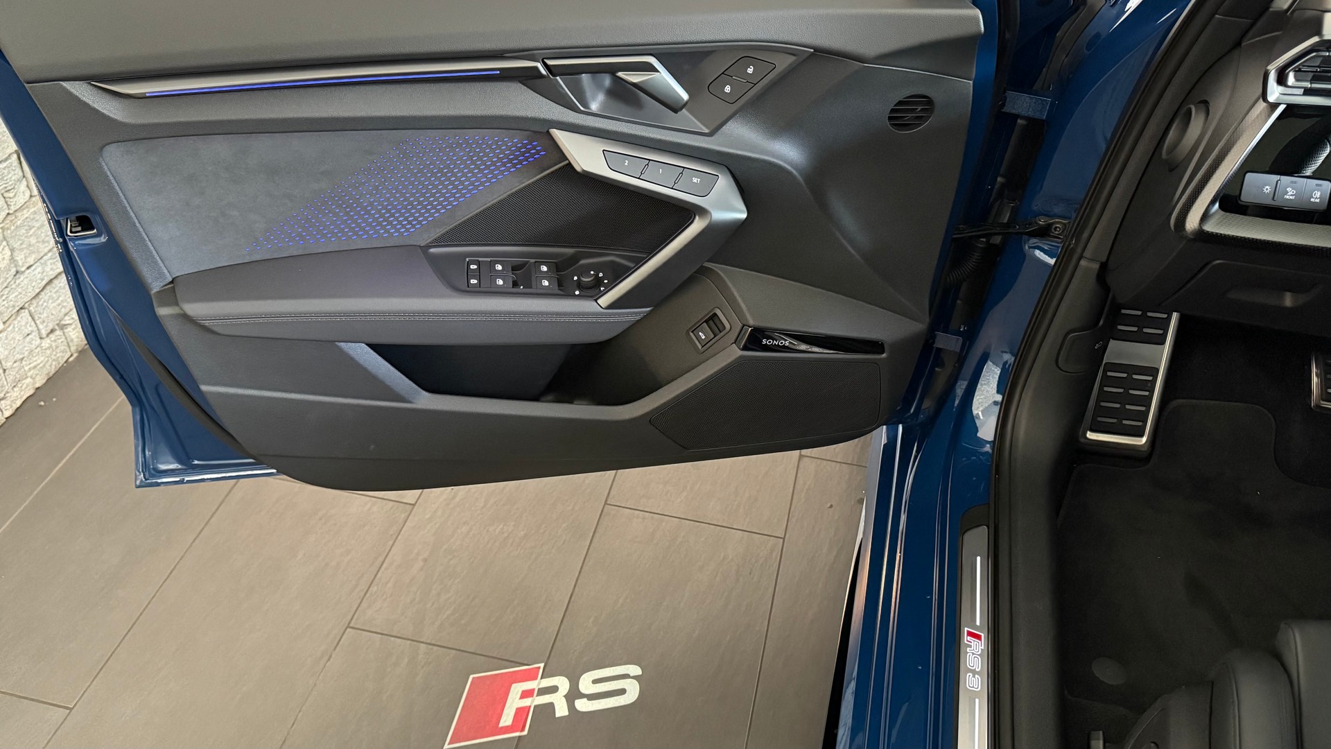 AUDI RS3 Sportback 2.5 TSI quattro S-tronic "Ascariblaumetallic"-image-22