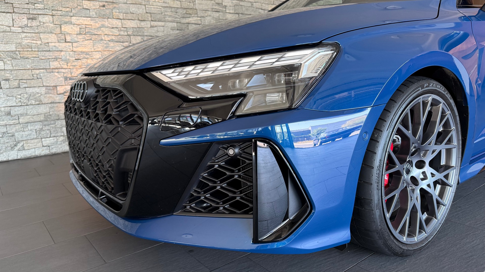 AUDI RS3 Sportback 2.5 TSI quattro S-tronic "Ascariblaumetallic"-image-10