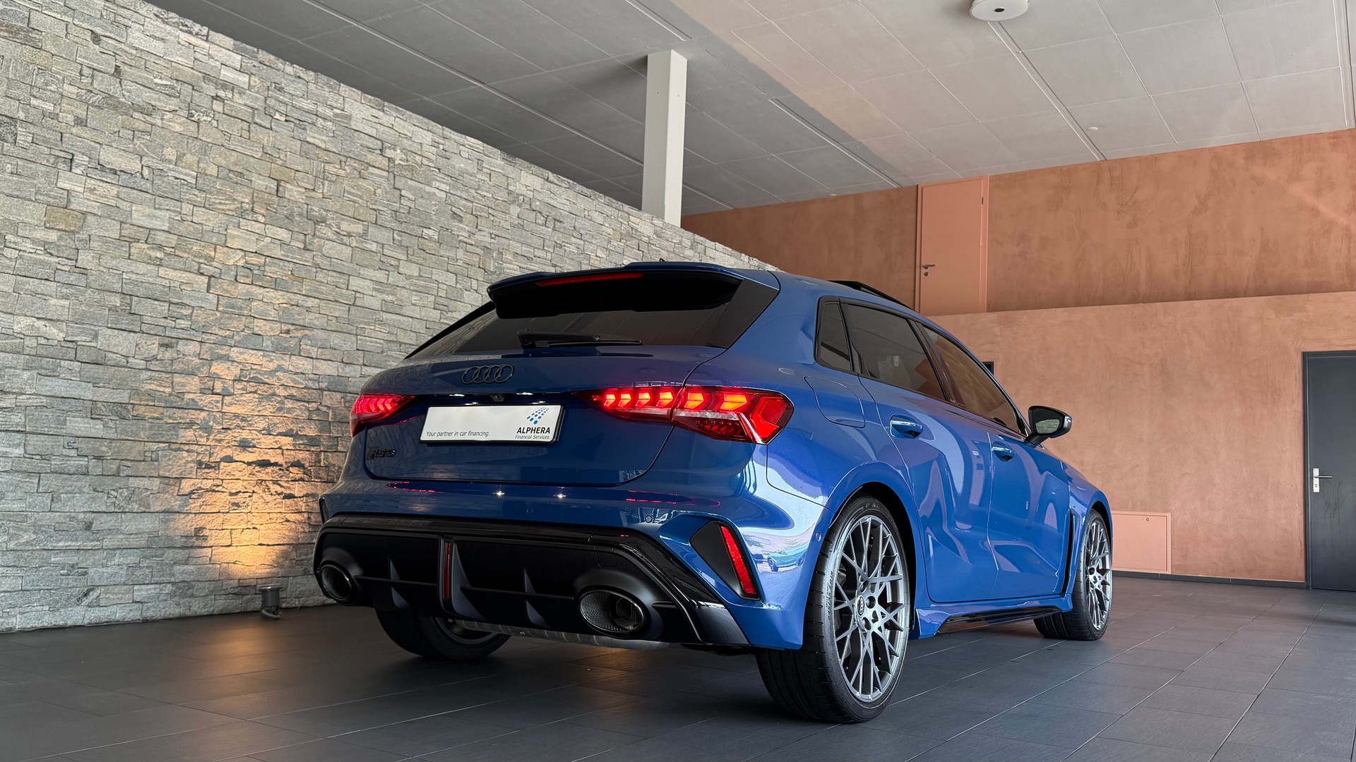 AUDI RS3 Sportback 2.5 TSI quattro S-tronic "Ascariblaumetallic"-showroom-element-3