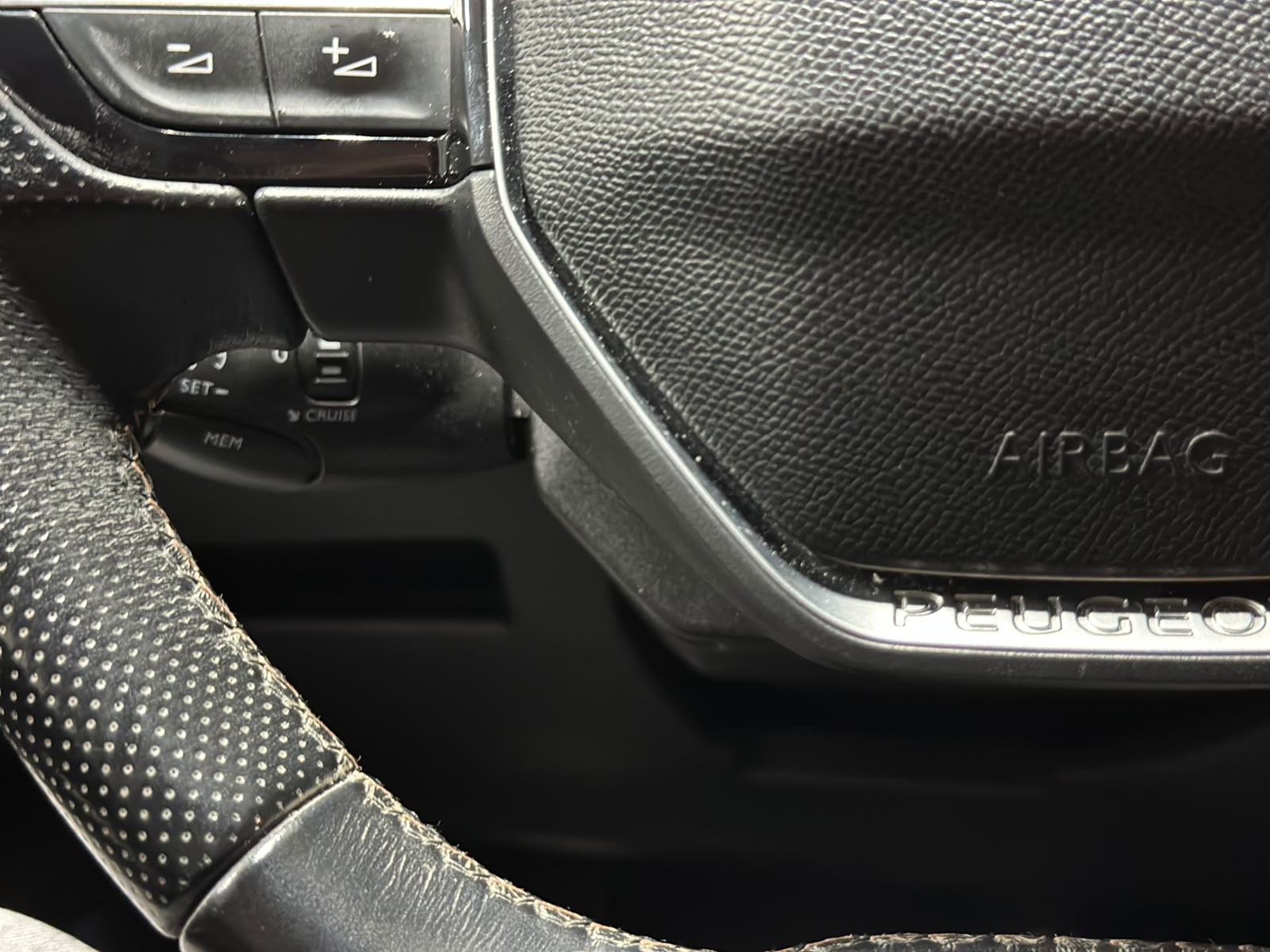 PEUGEOT 5008 2.0 BlueHDi GT EAT-image-11
