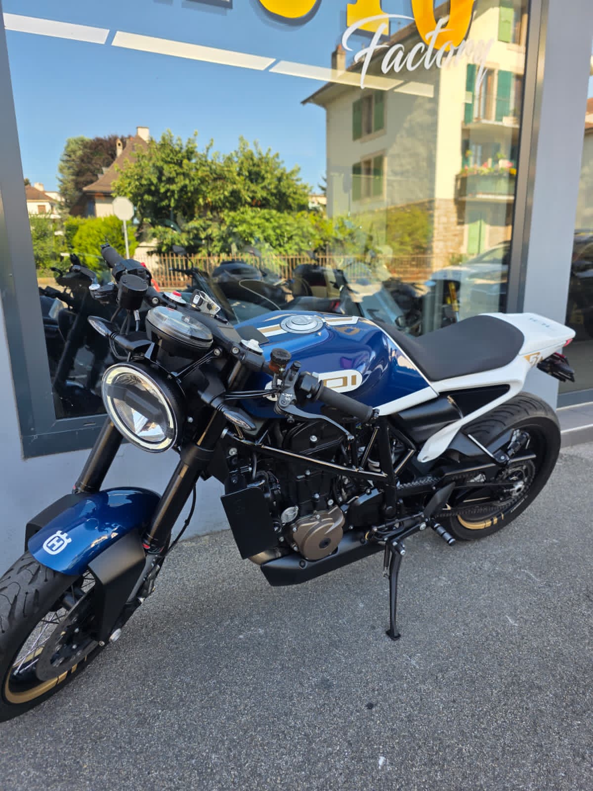 HUSQVARNA VITPLEN 701-showroom-element-1