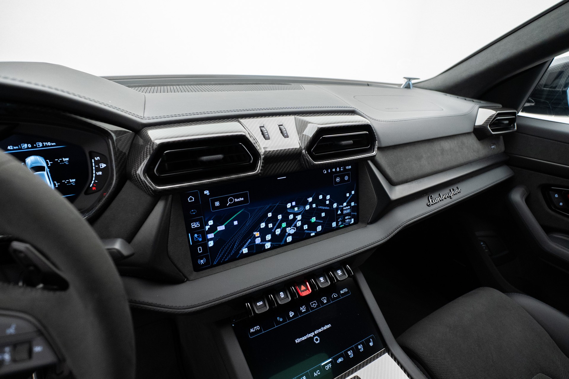 LAMBORGHINI Urus SE-image-10