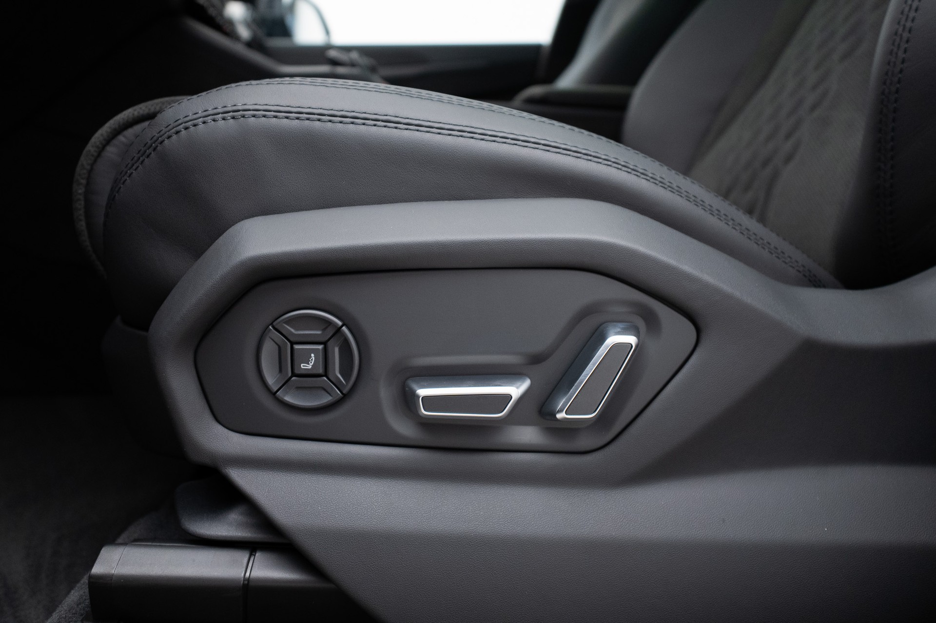 LAMBORGHINI Urus SE-image-9