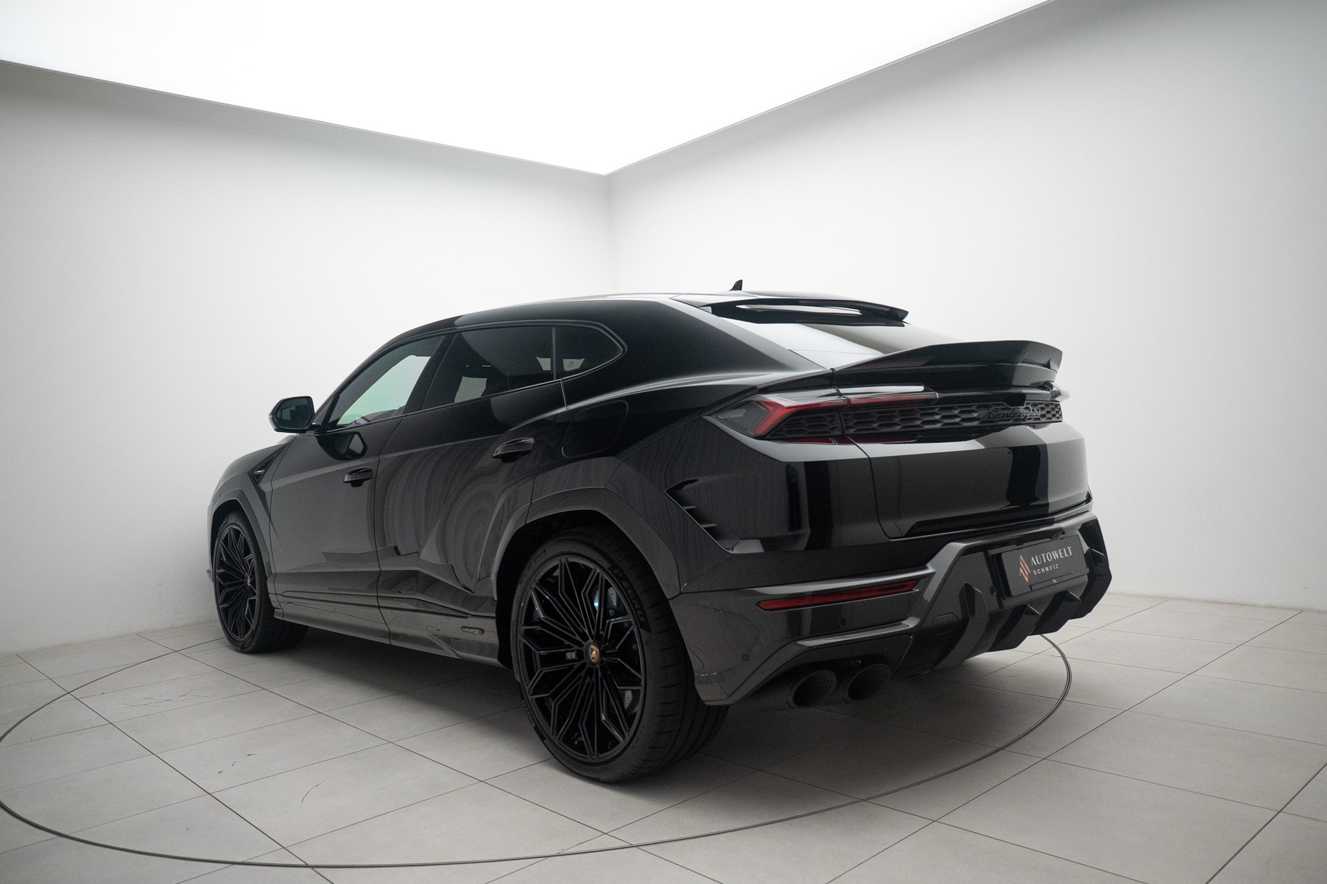 LAMBORGHINI Urus SE-image-2