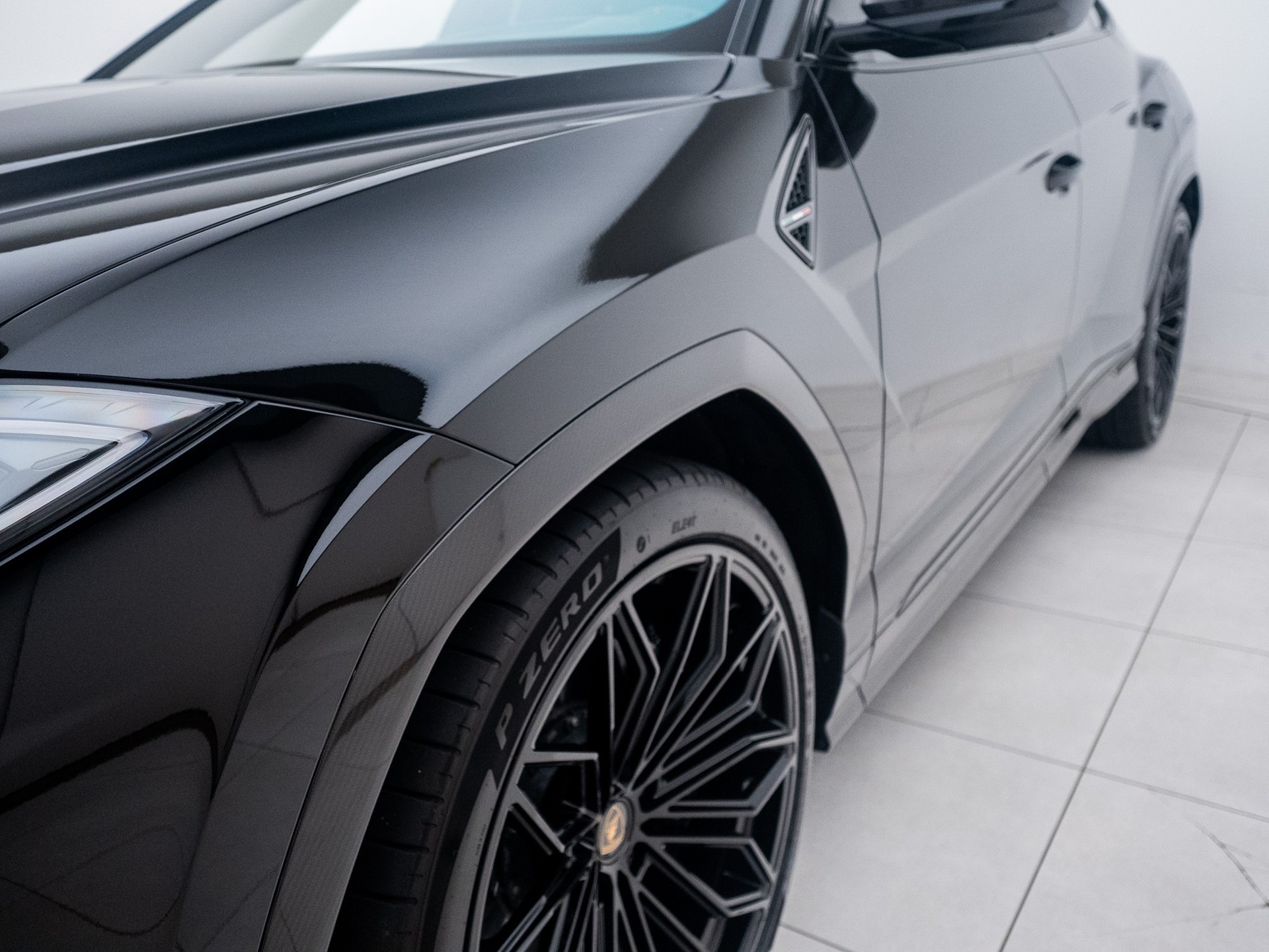 LAMBORGHINI Urus SE-image-23