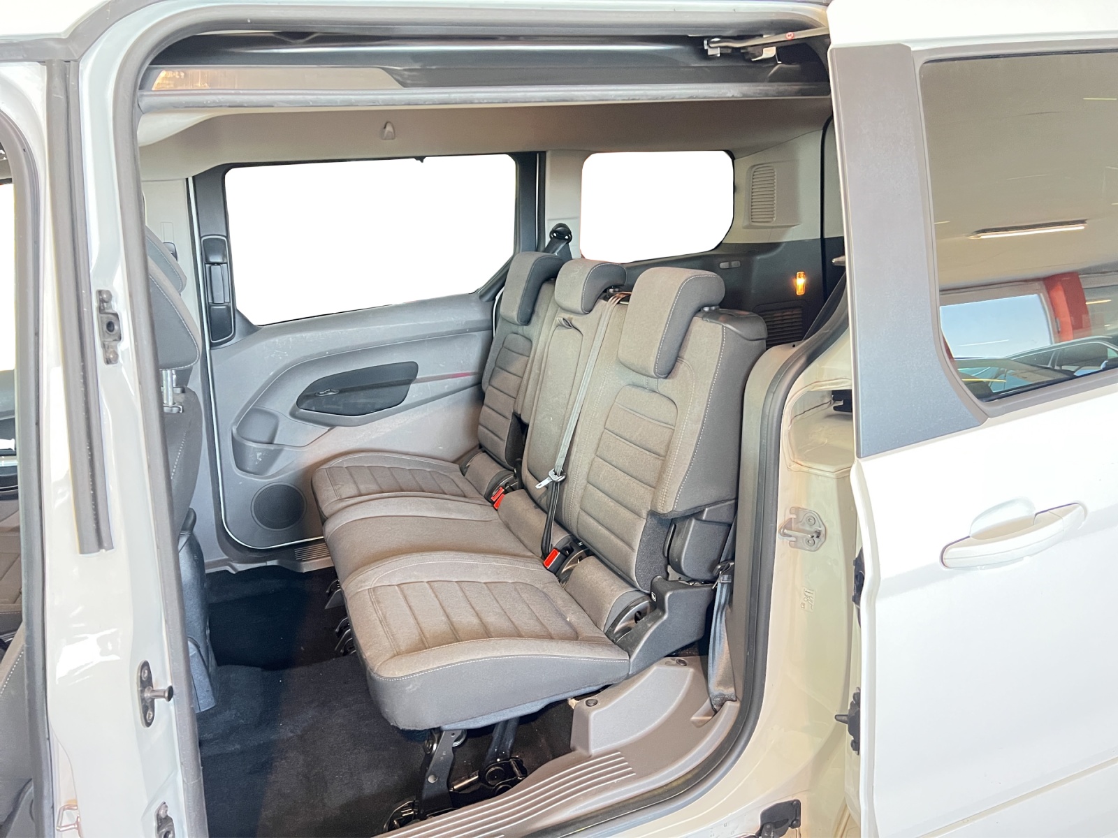 FORD Grand Tourneo Connect 1.5 EcoBlue Titanium-image-10
