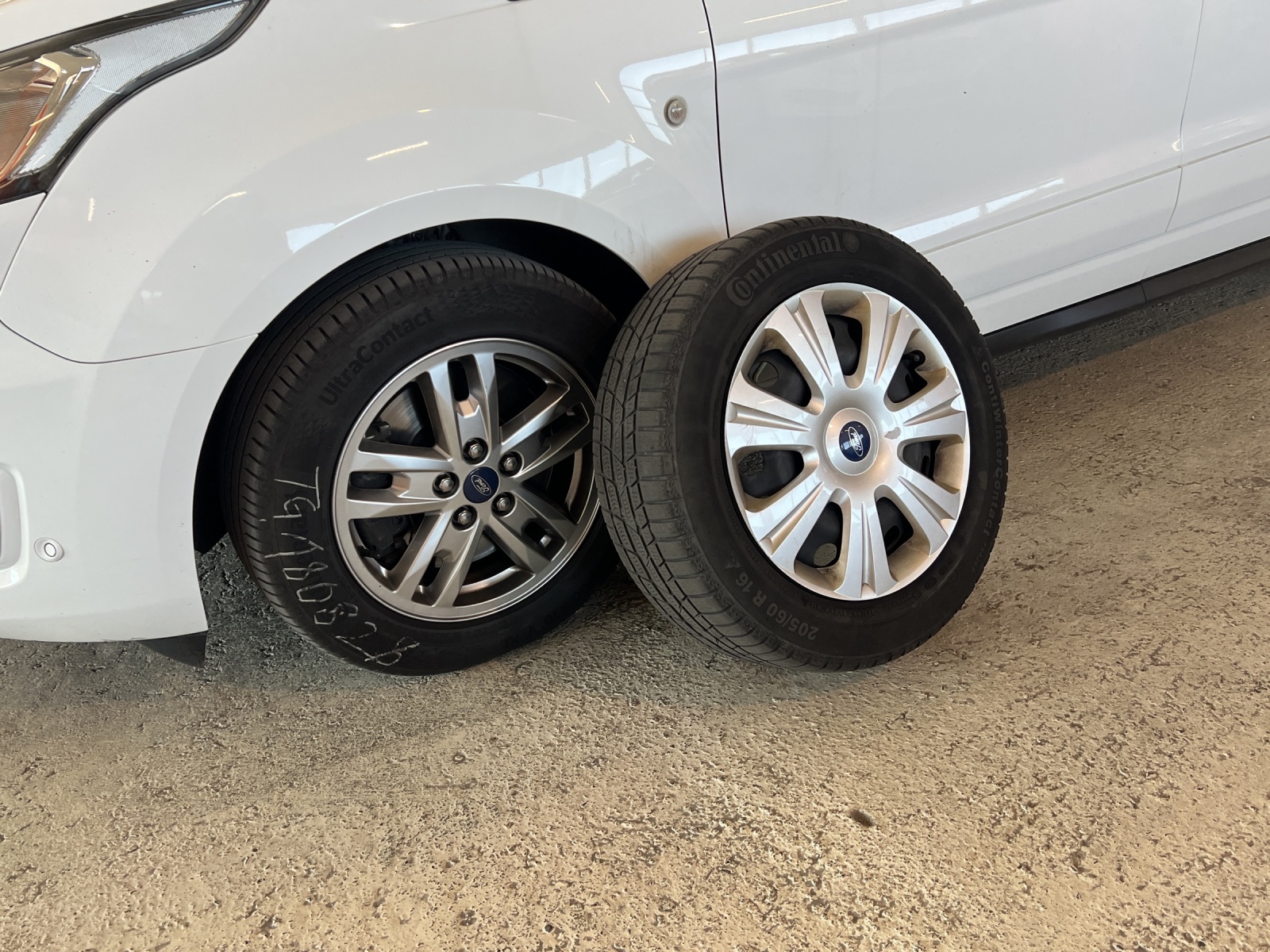 FORD Grand Tourneo Connect 1.5 EcoBlue Titanium-image-14