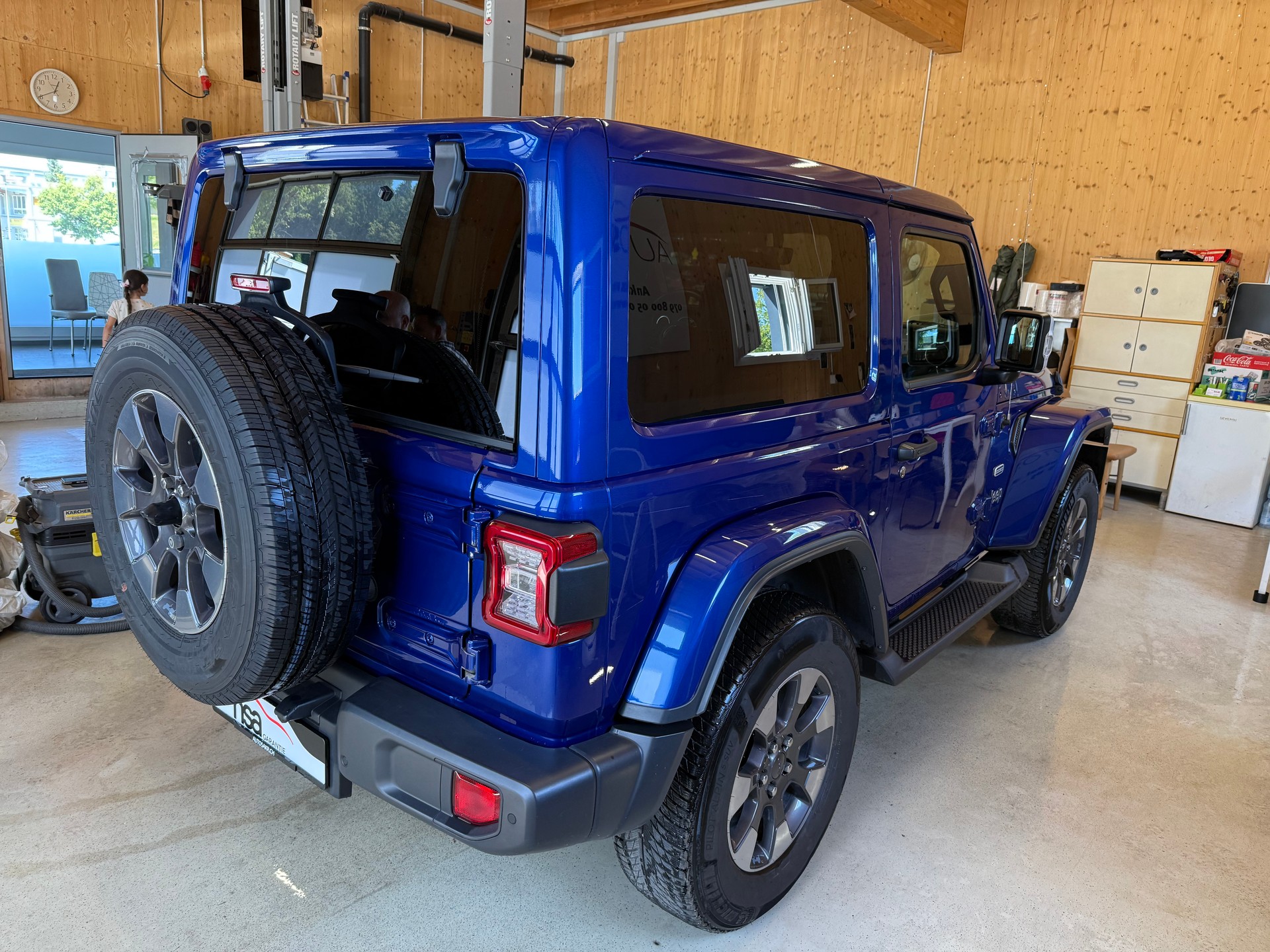 JEEP Wrangler 2.0 Sahara Automatic-image-3