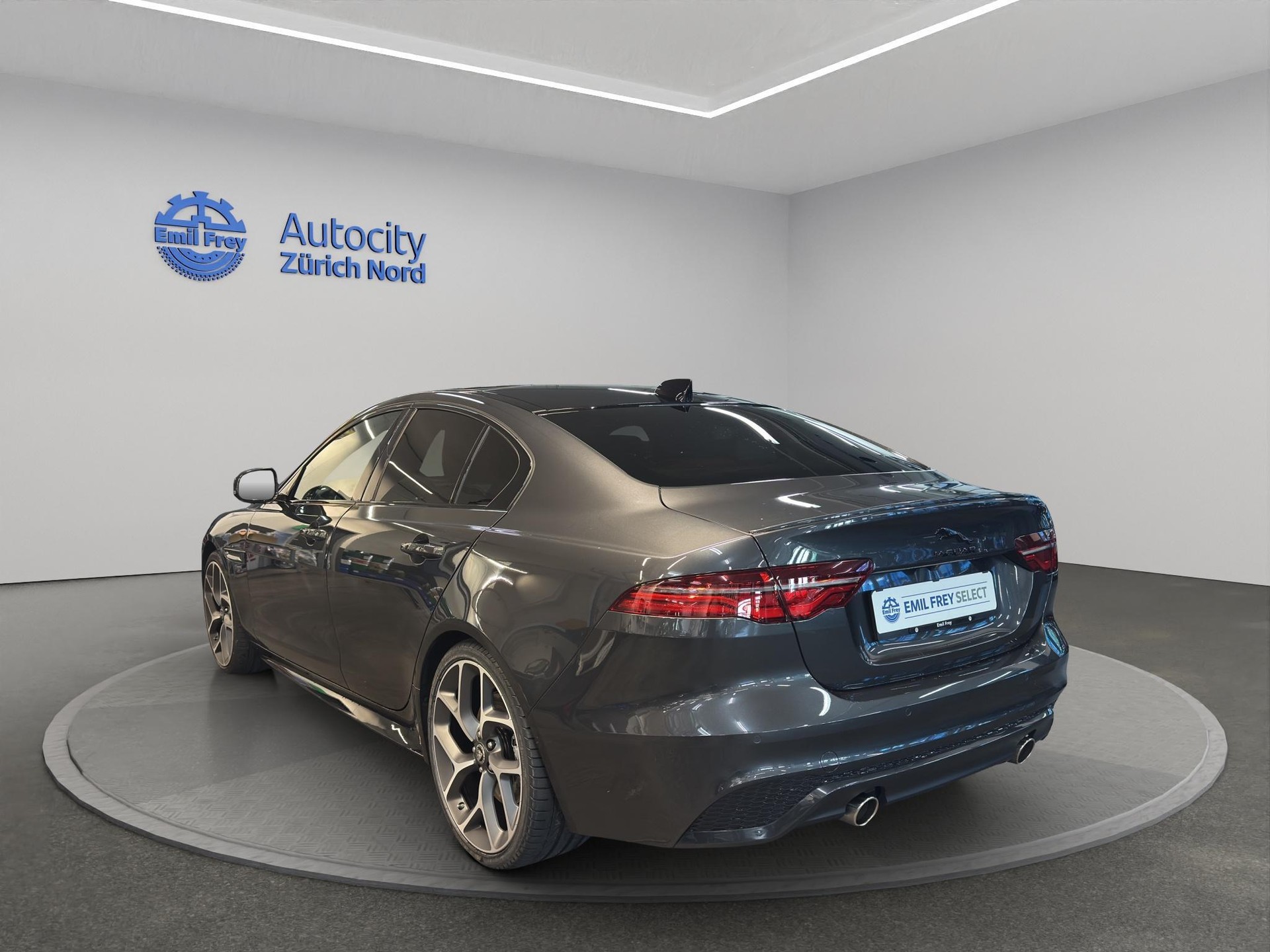 JAGUAR XE 2.0 T 300 Sport AWD-showroom-element-2
