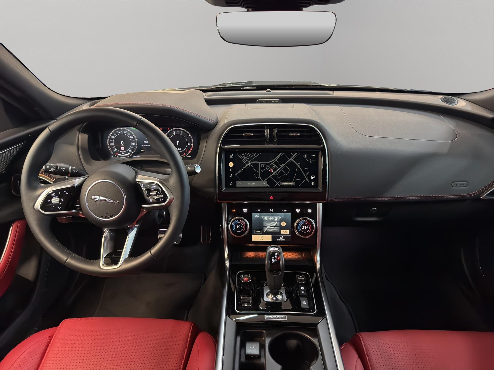 JAGUAR XE 2.0 T 300 Sport AWD-image-5