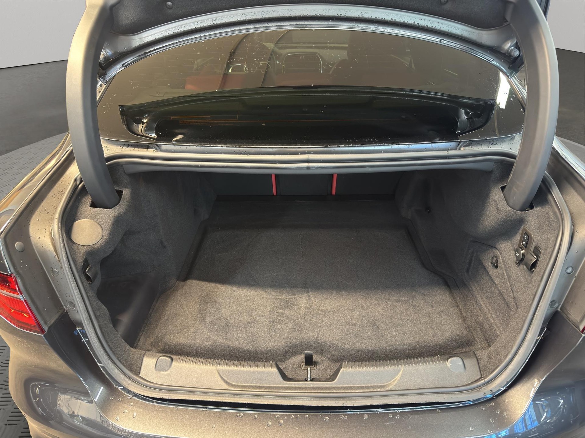 JAGUAR XE 2.0 T 300 Sport AWD-image-13