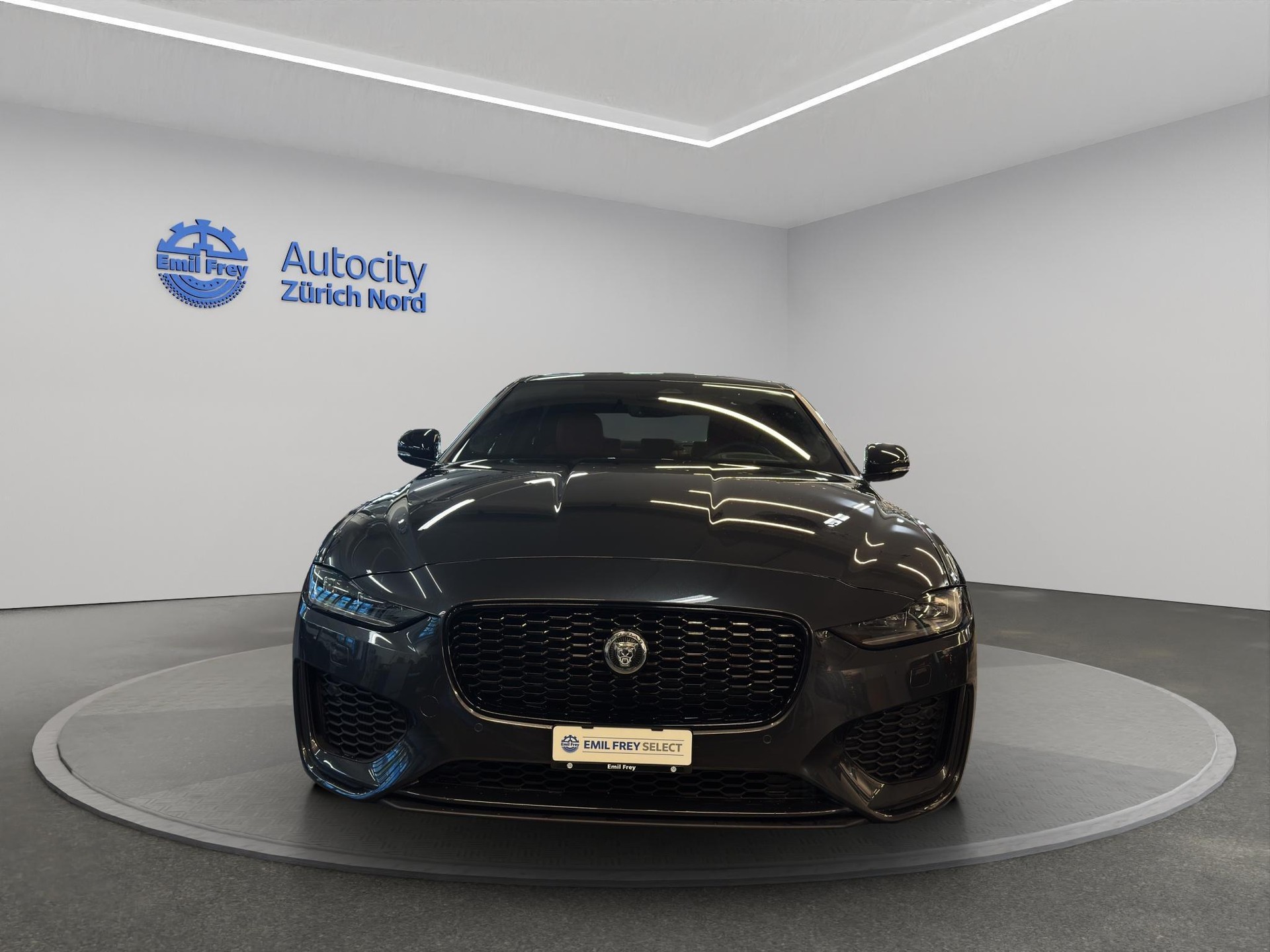 JAGUAR XE 2.0 T 300 Sport AWD-showroom-element-1