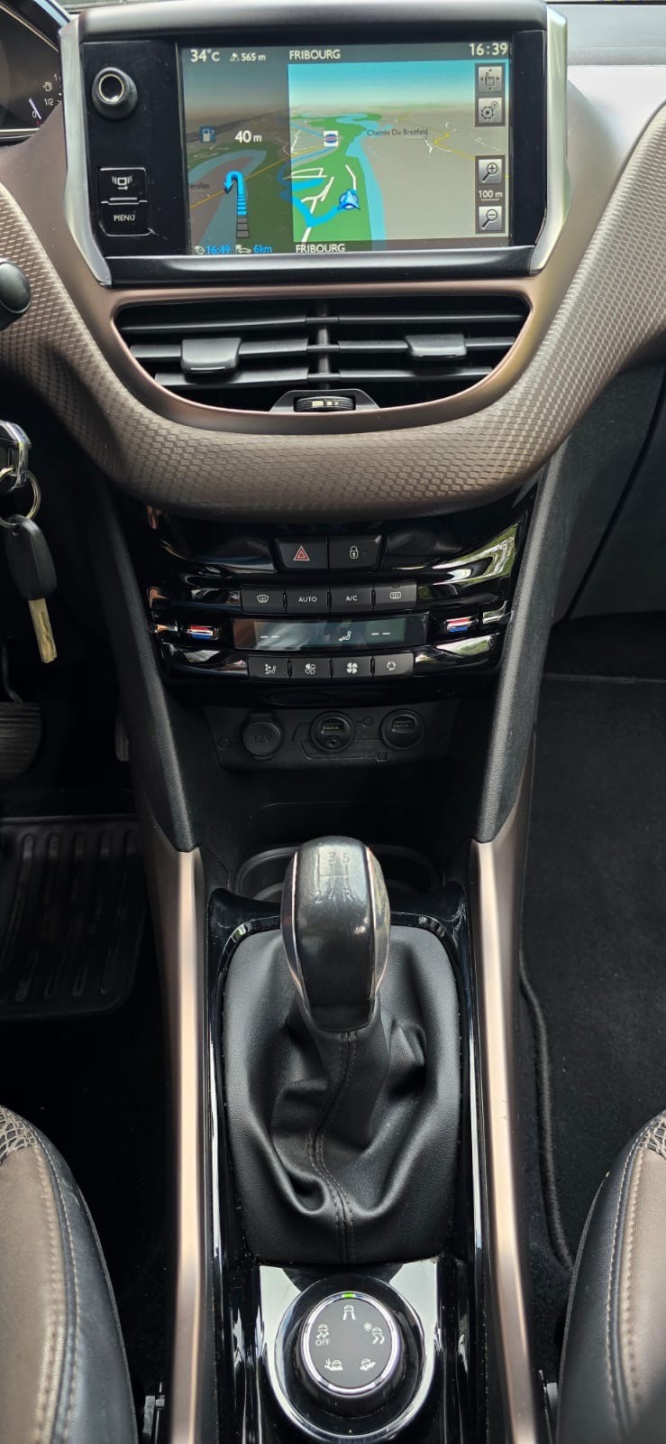 PEUGEOT 2008 1.6 VTI Allure-image-9