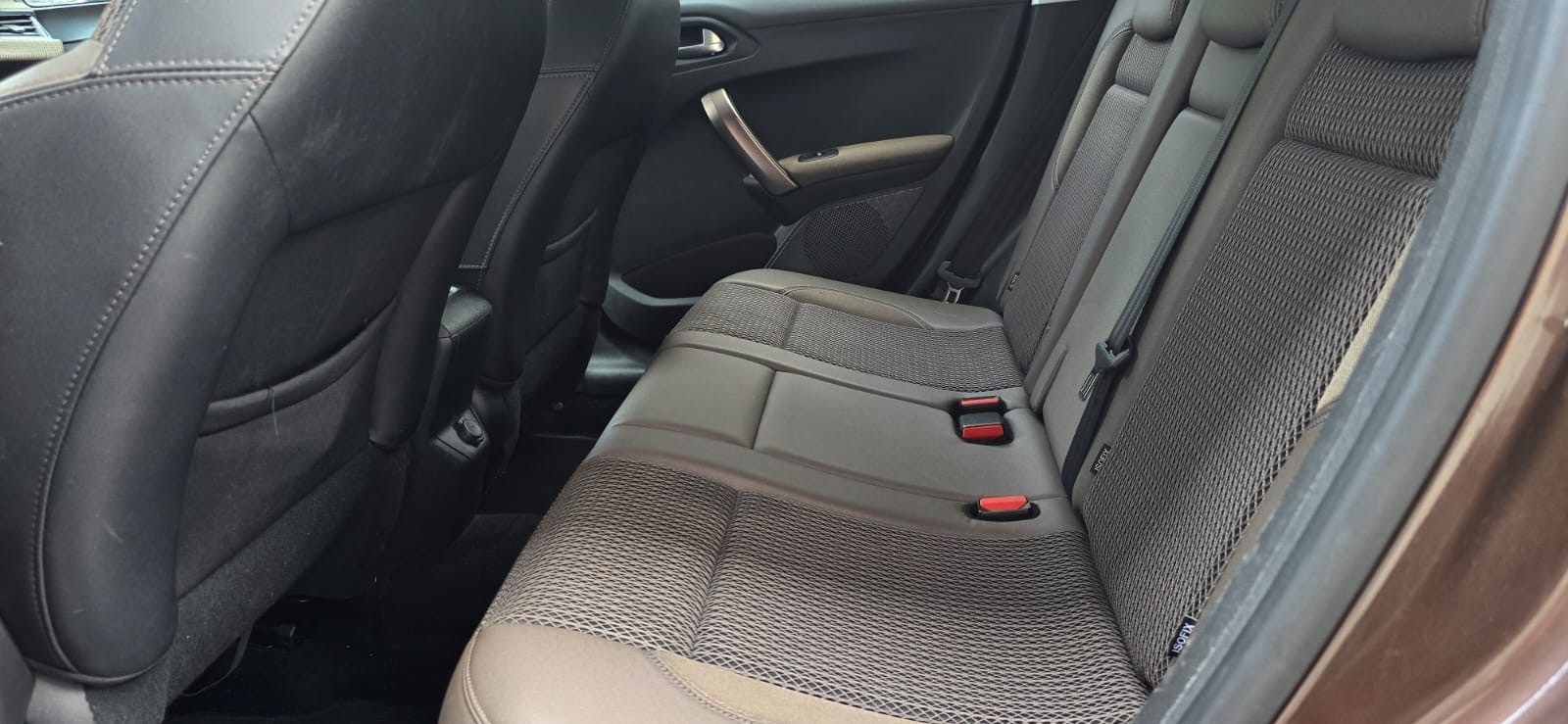 PEUGEOT 2008 1.6 VTI Allure-image-6