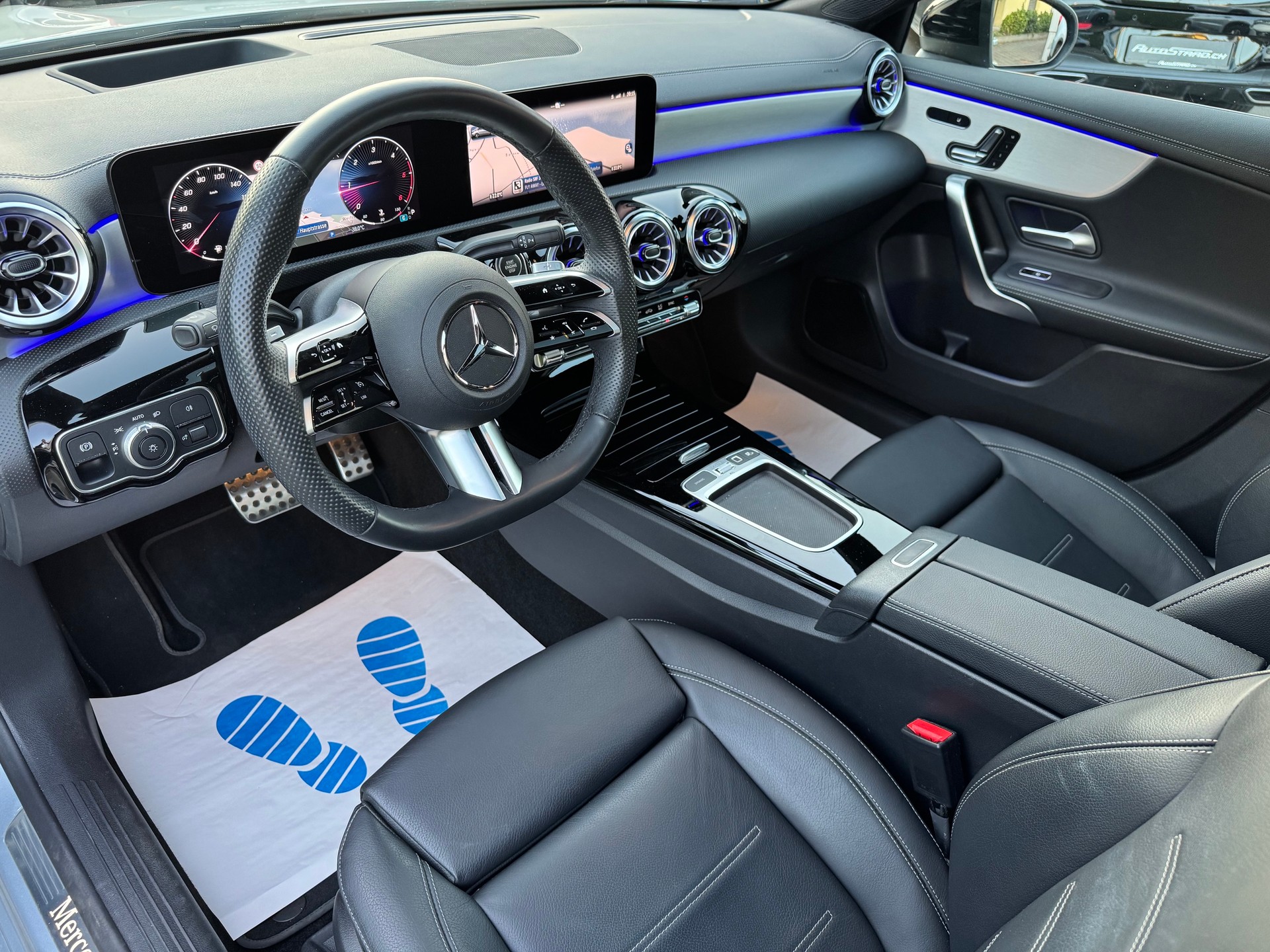 MERCEDES-BENZ A 220 d 8G-DCT AMG Line-image-8