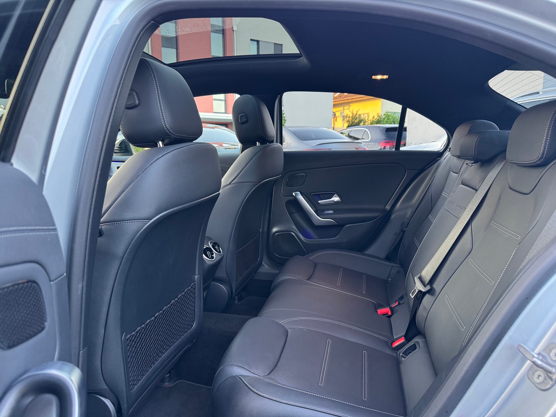 MERCEDES-BENZ A 220 d 8G-DCT AMG Line-image-25