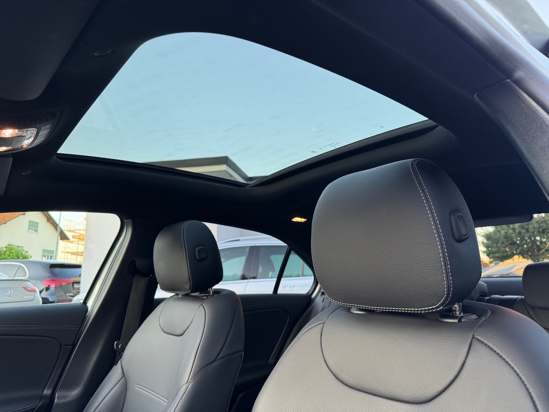 MERCEDES-BENZ A 220 d 8G-DCT AMG Line-image-14
