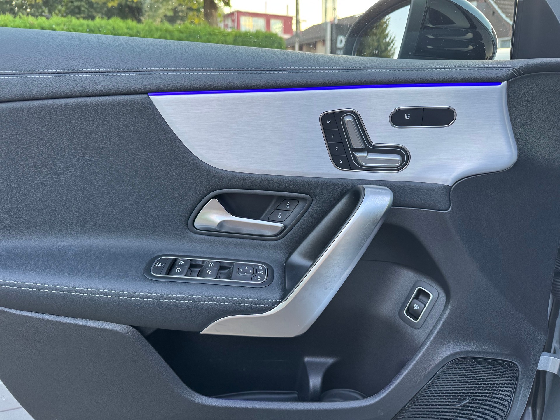 MERCEDES-BENZ A 220 d 8G-DCT AMG Line-image-12