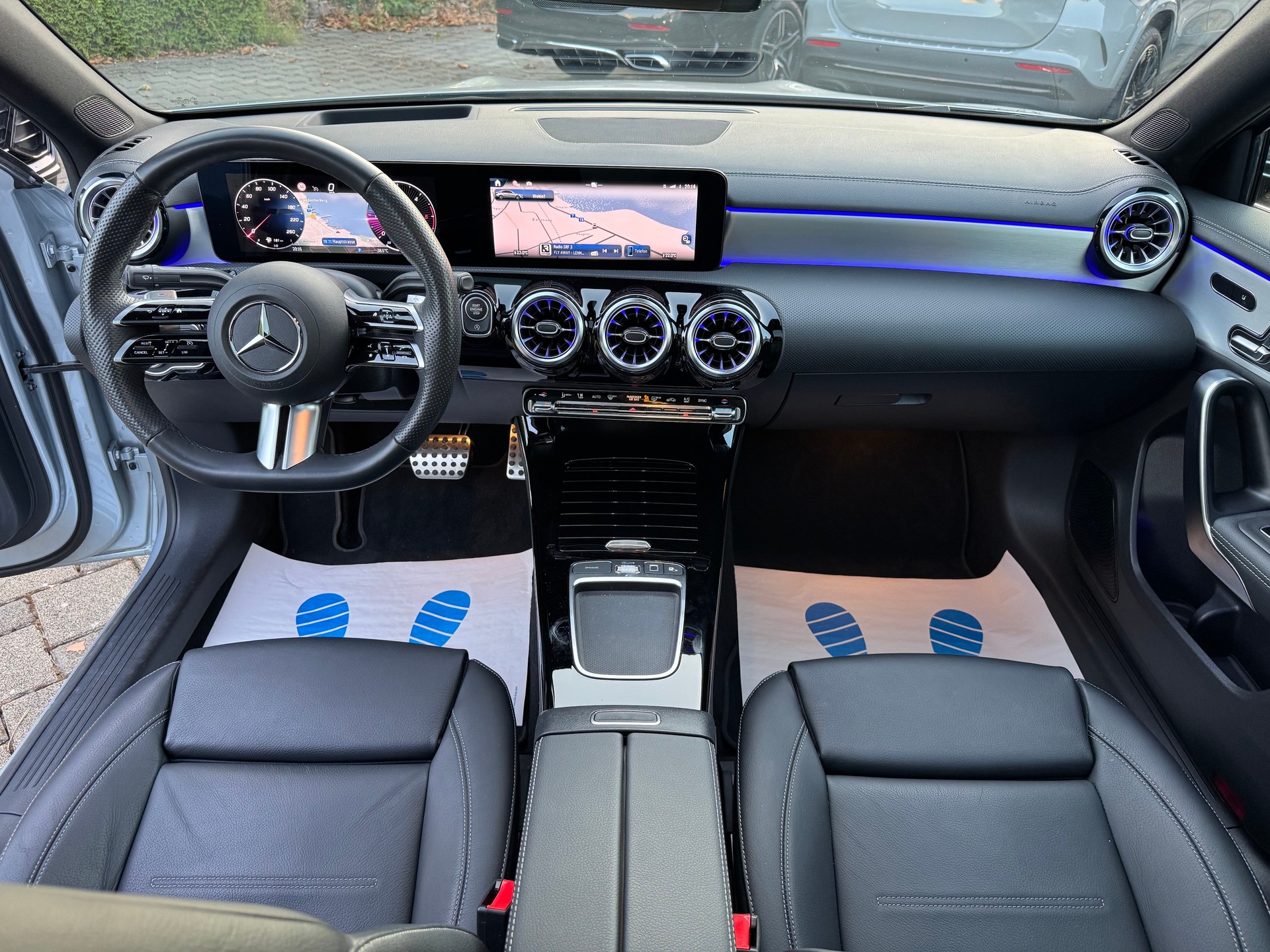 MERCEDES-BENZ A 220 d 8G-DCT AMG Line-image-9
