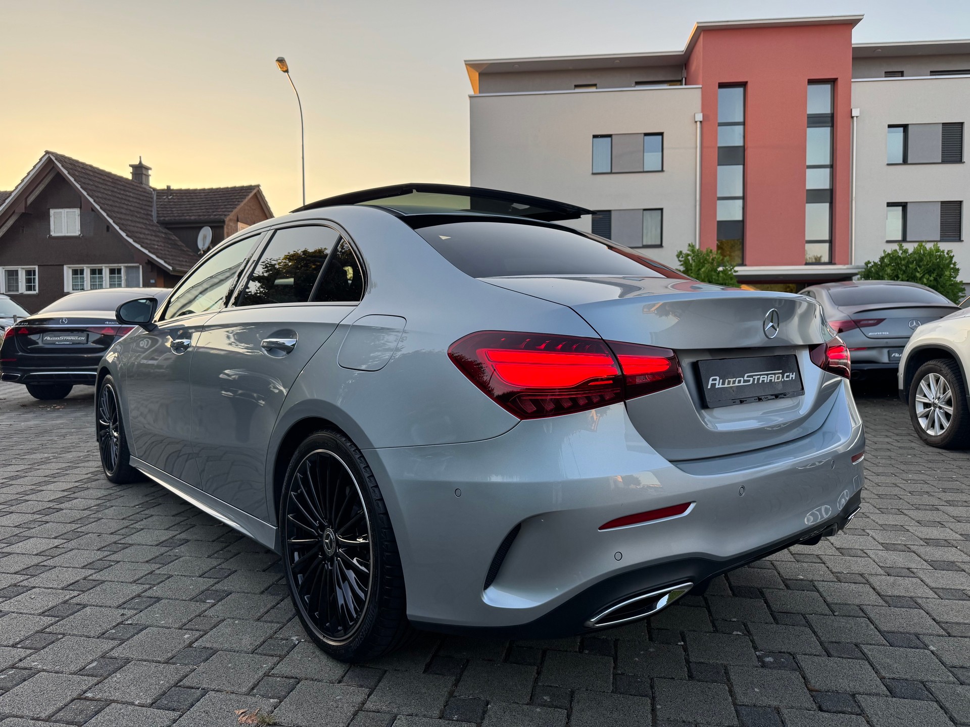 MERCEDES-BENZ A 220 d 8G-DCT AMG Line-image-5