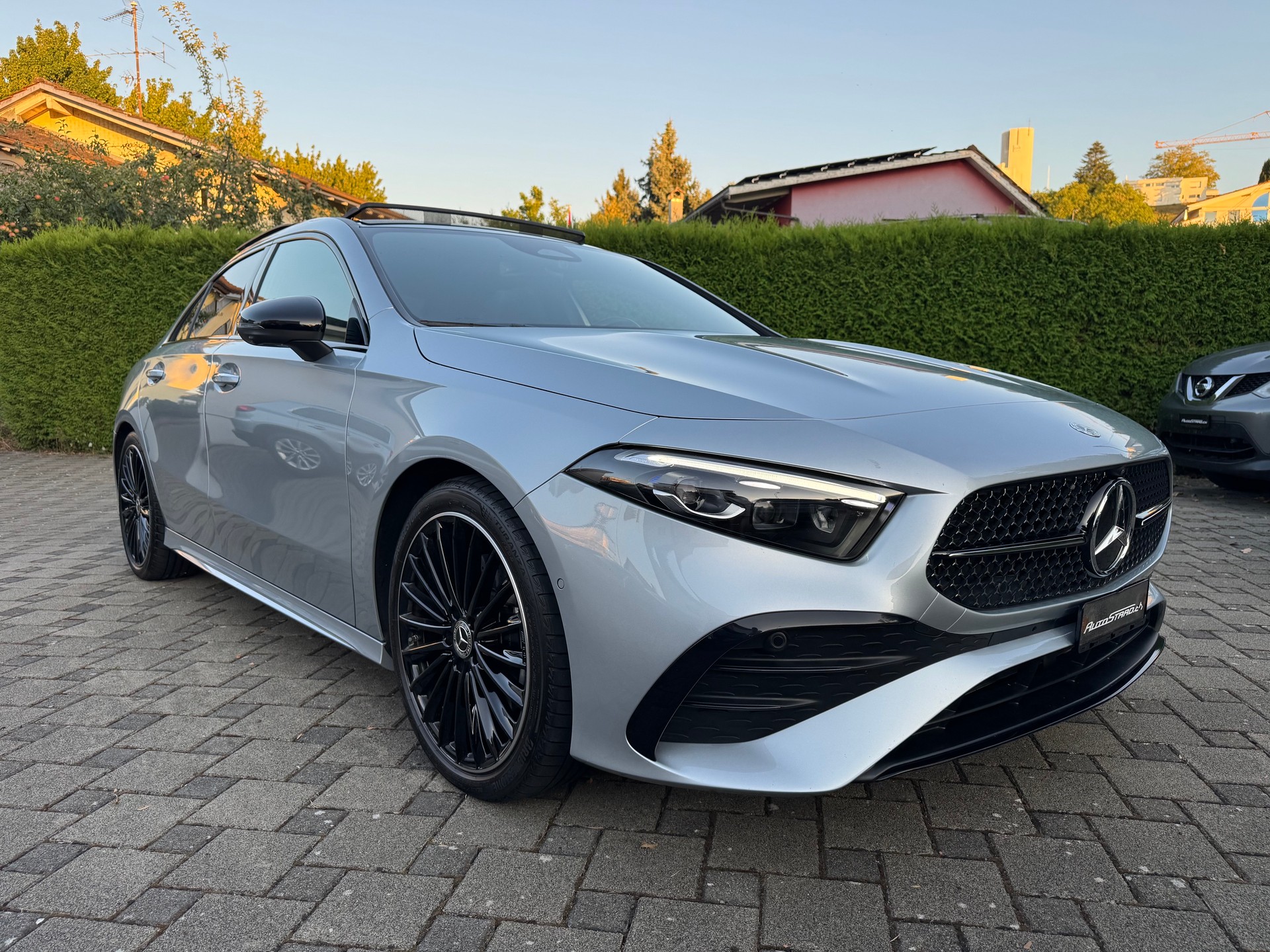MERCEDES-BENZ A 220 d 8G-DCT AMG Line-image-2