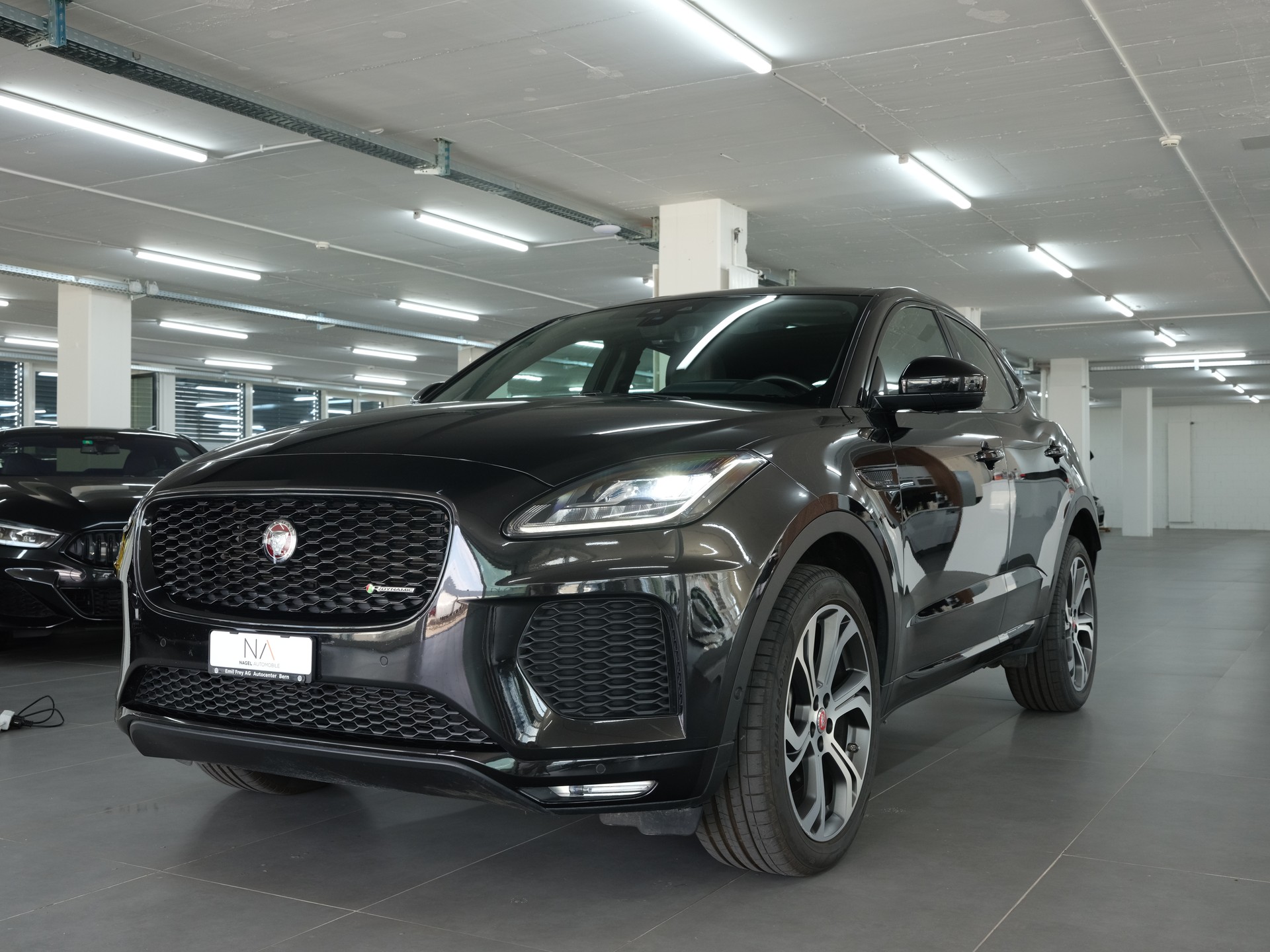 JAGUAR E-Pace 2.0 P250 R-Dynamic HSE AWD *Panorama* *360 Kamera* *Head up Display*-image-7