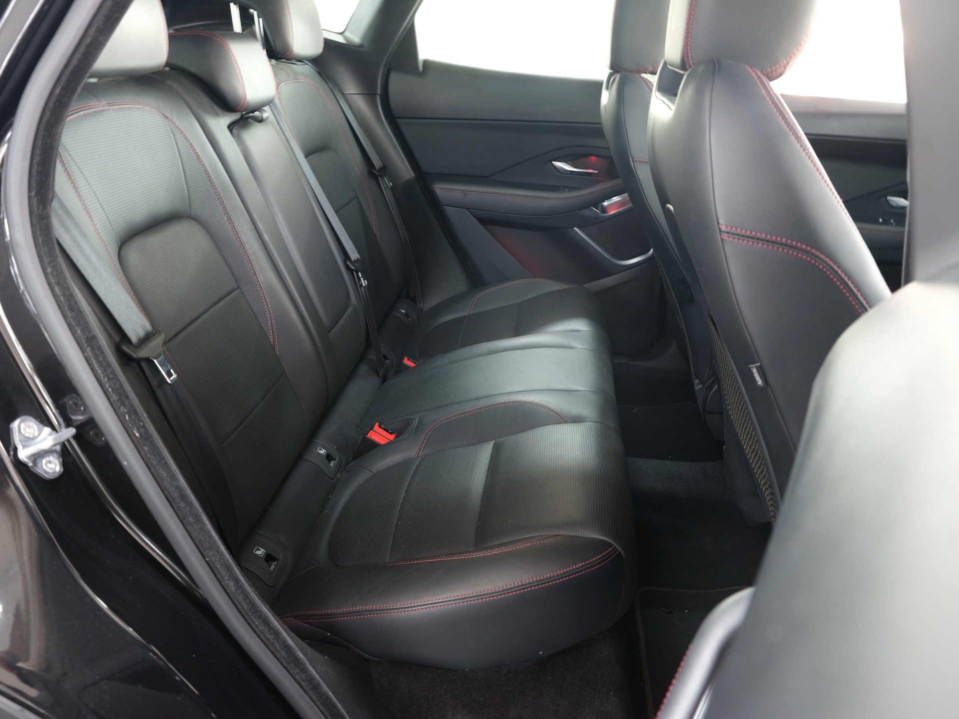 JAGUAR E-Pace 2.0 P250 R-Dynamic HSE AWD *Panorama* *360 Kamera* *Head up Display*-image-20