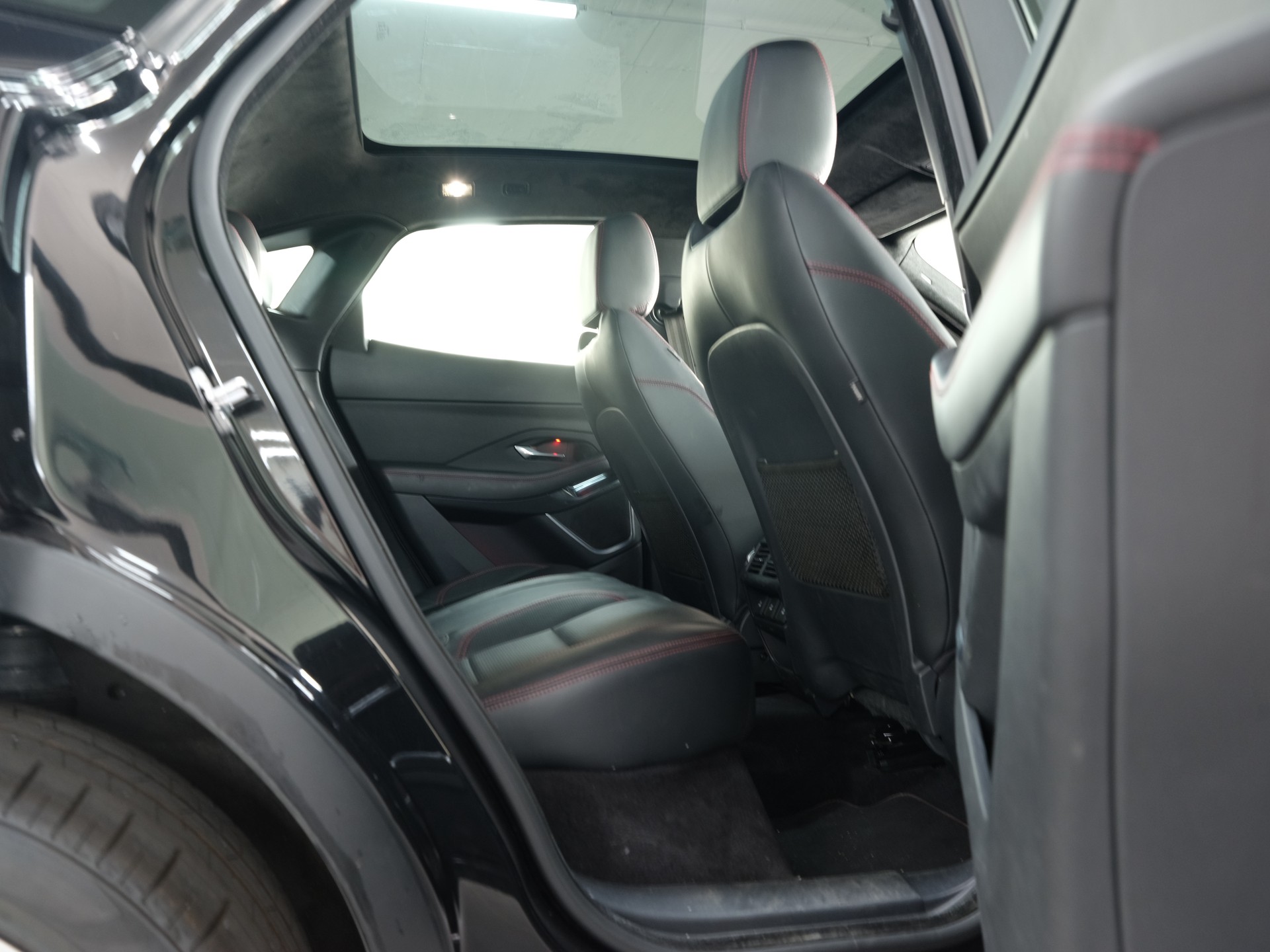 JAGUAR E-Pace 2.0 P250 R-Dynamic HSE AWD *Panorama* *360 Kamera* *Head up Display*-image-19