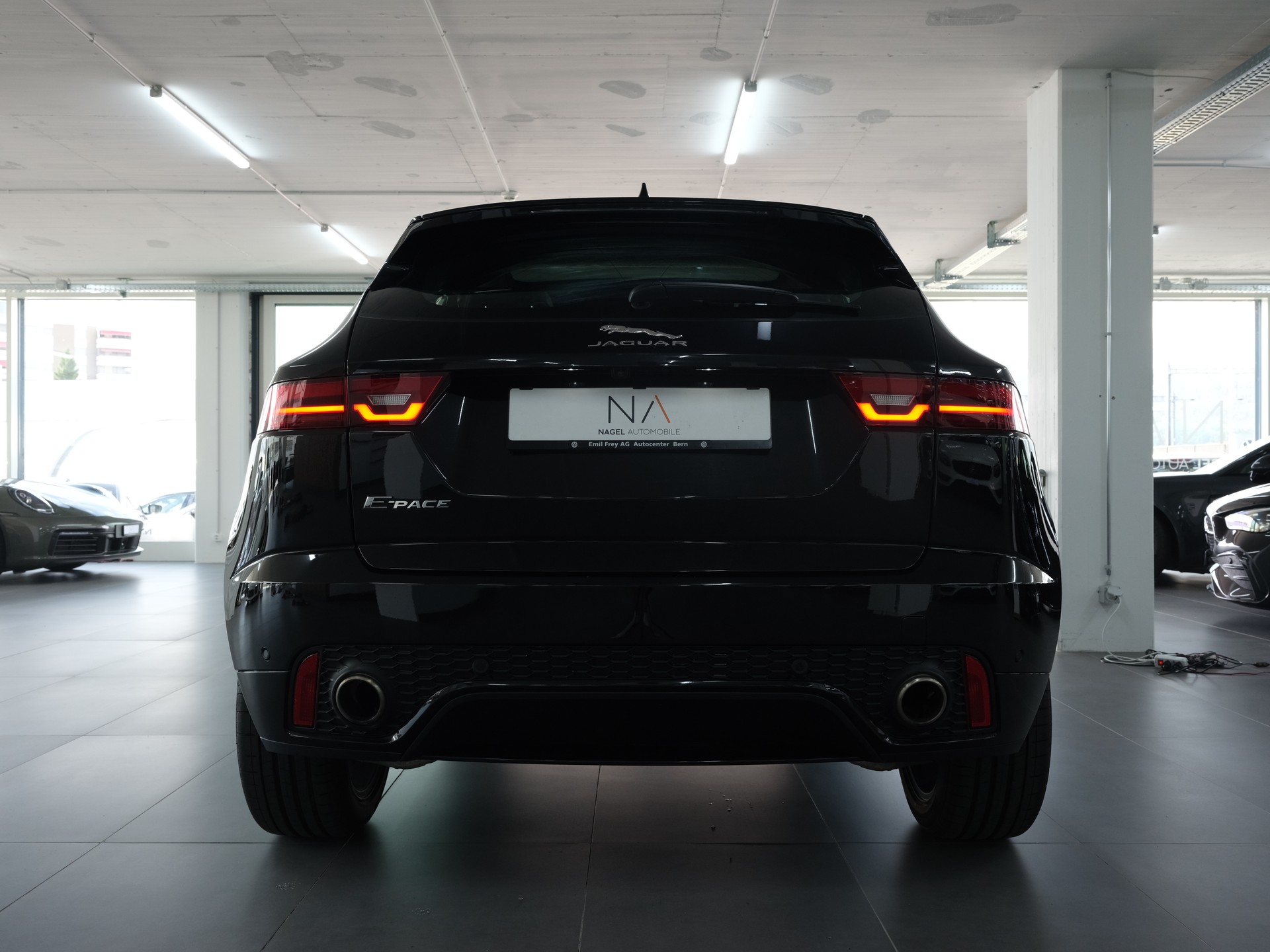 JAGUAR E-Pace 2.0 P250 R-Dynamic HSE AWD *Panorama* *360 Kamera* *Head up Display*-image-4